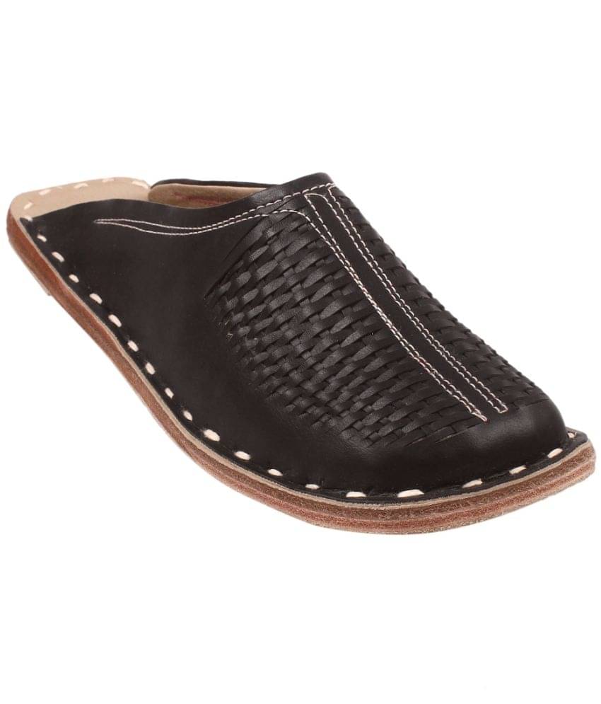     			Apratim Black Men's Mule