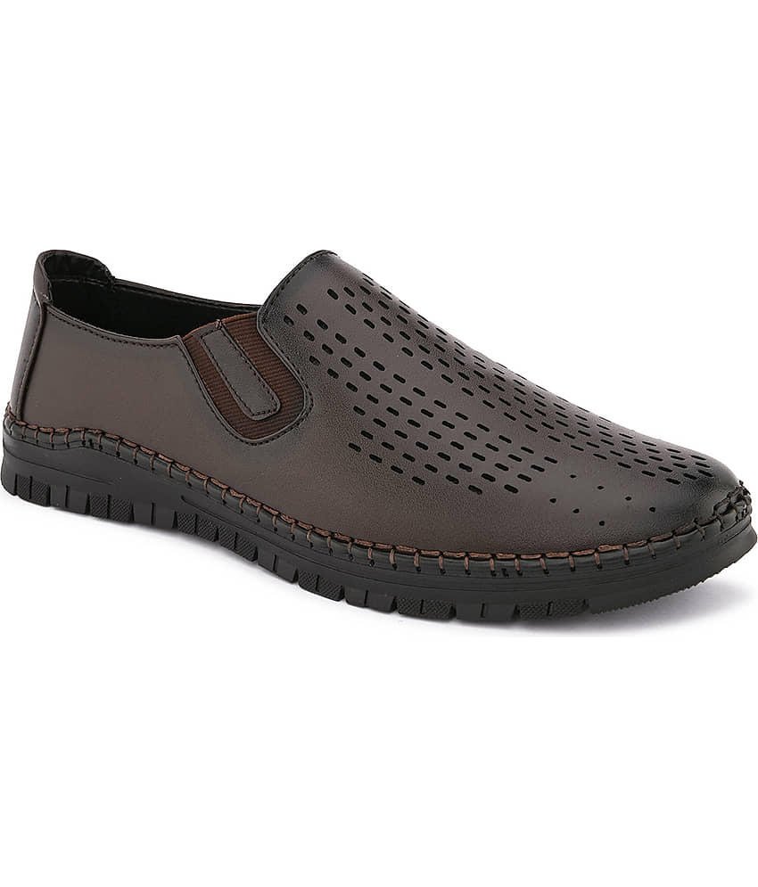 Fashion Victim Brown Men's Designer Shoes - Ethnic Shoes | Buy online on ZillyBuy