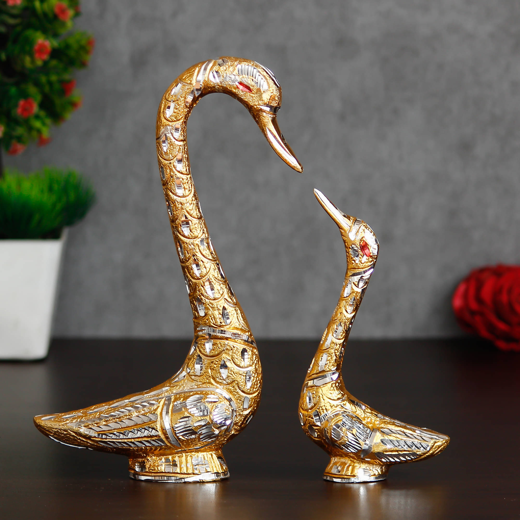 eCraftIndia Gold-Toned & Silver-Toned Handcrafted Swan Couple Decorative Figurine Showpiece eCraftIndia Gold-Toned & Silver-Toned Handcrafted Swan Couple Decorative Figurine Showpiece