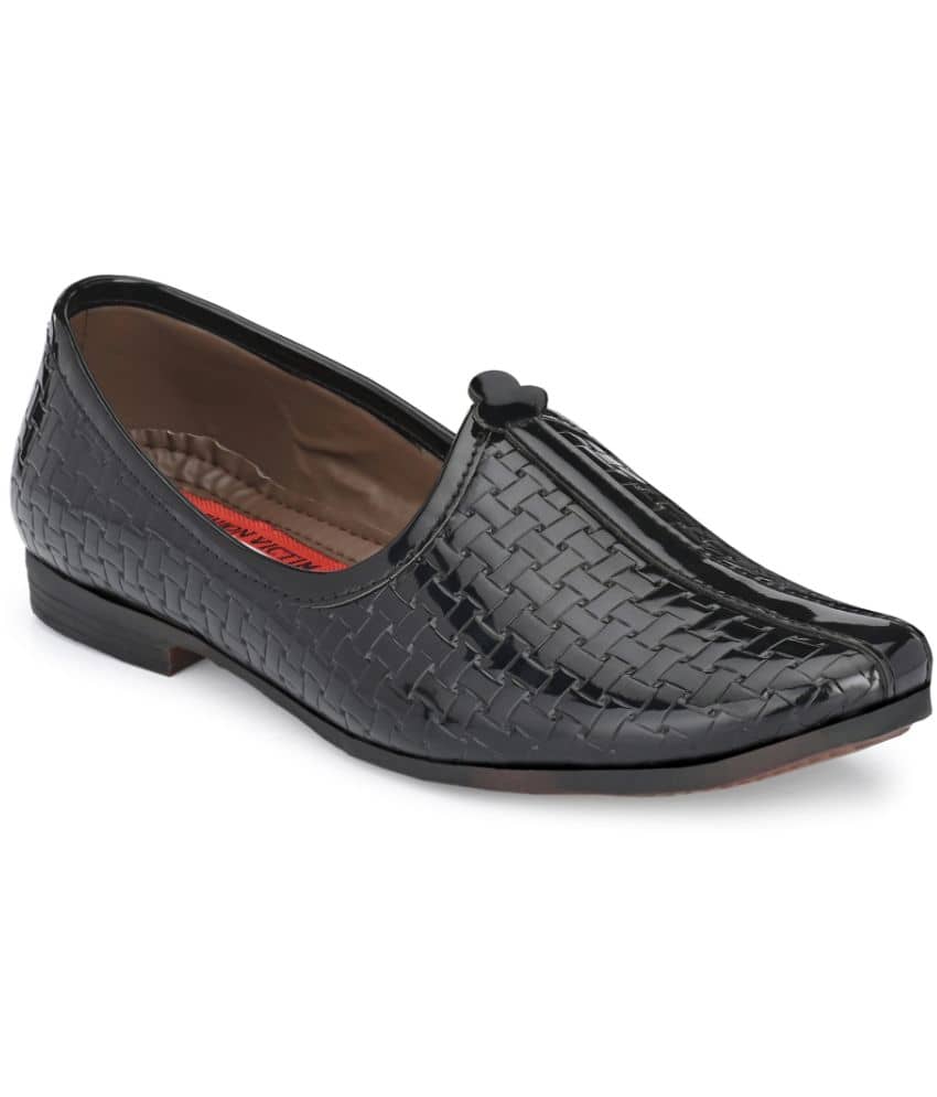 Fashion Victim Black Men's Mojaris - Ethnic Shoes | Buy online on ZillyBuy