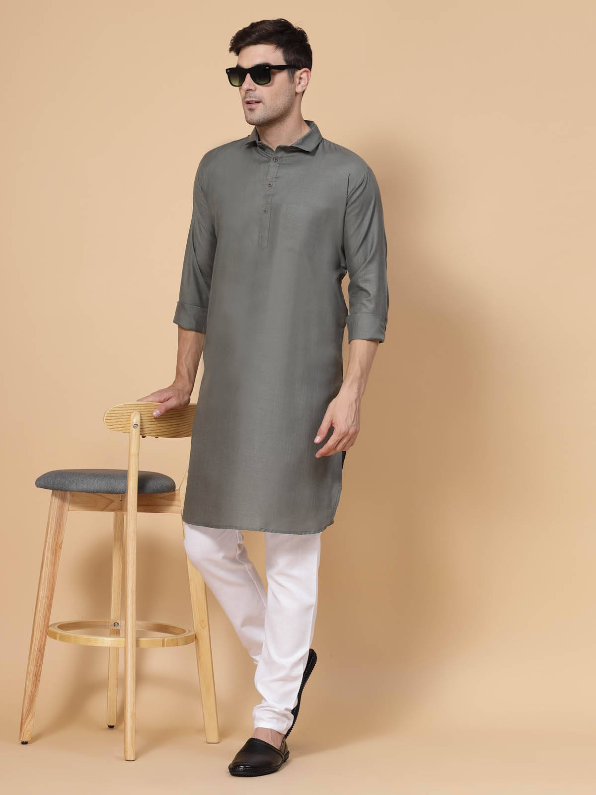 allan peter Grey Cotton Blend Men's Pathani Kurta ( Pack of 1 ) allan peter Grey Cotton Blend Men's Pathani Kurta ( Pack of 1 )
