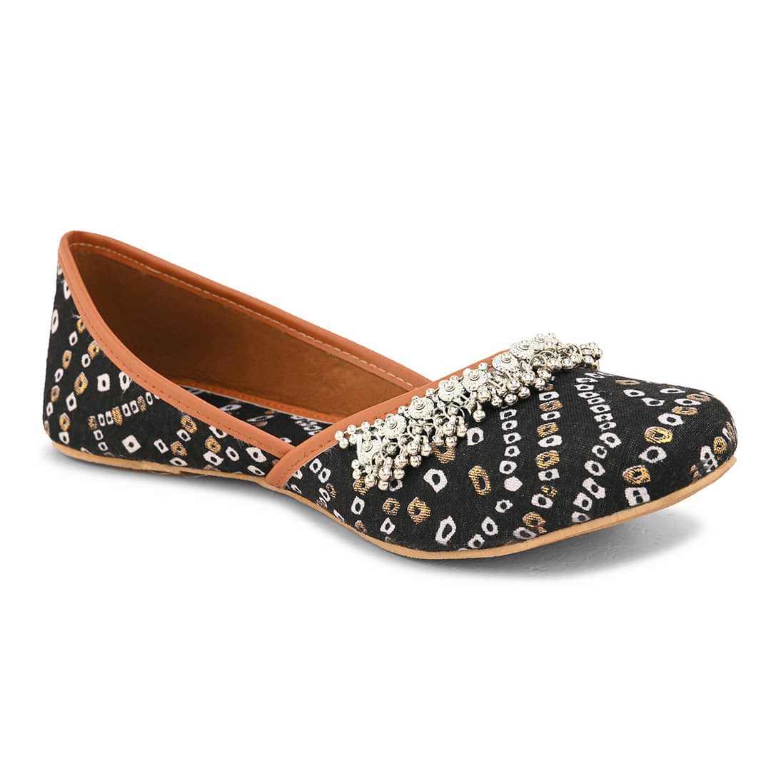 Apratim Black Women's Mules - Ethnic Shoes | Buy online on ZillyBuy