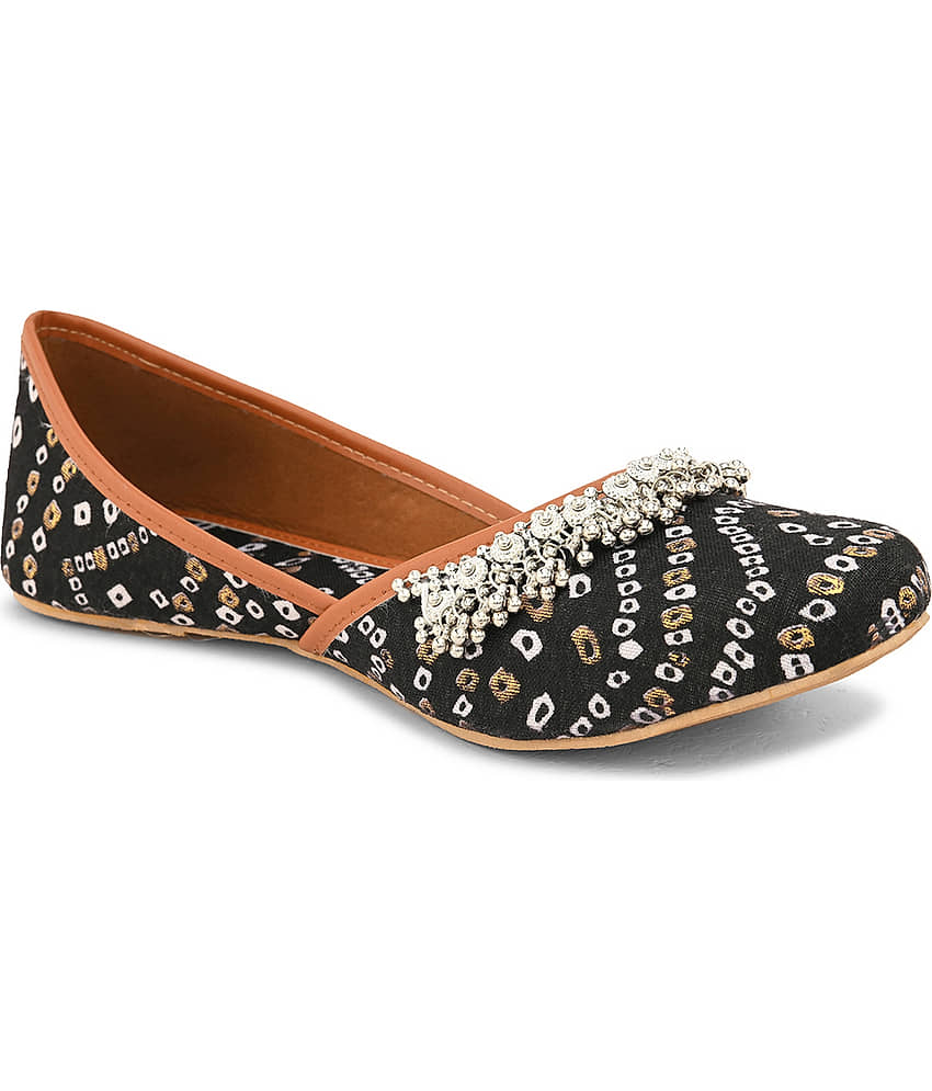 Apratim Black Women's Mules - Ethnic Shoes | Buy online on ZillyBuy