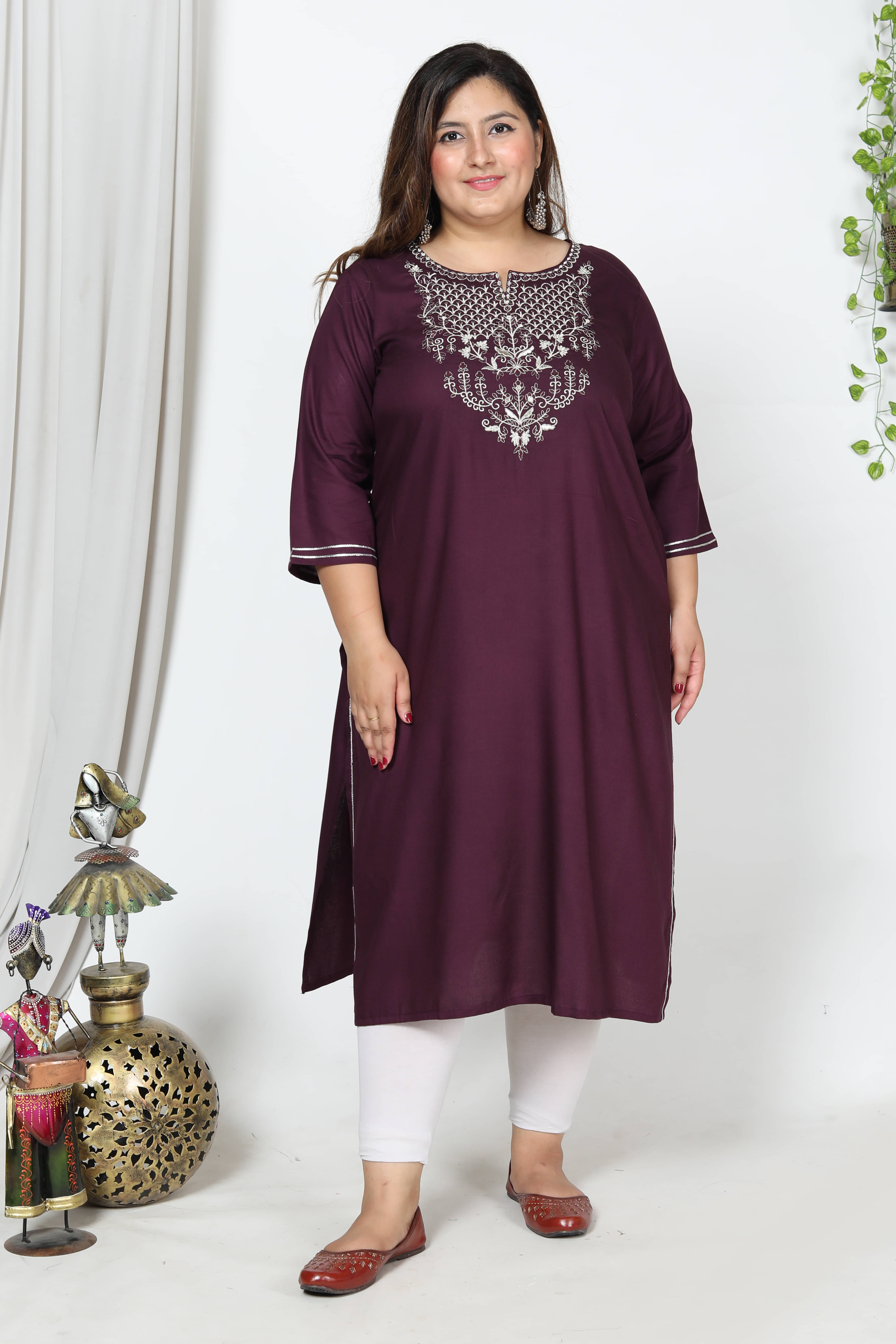     			Pacify Cotton Blend Embroidered Straight Women's Kurti - Purple ( Pack of 1 )