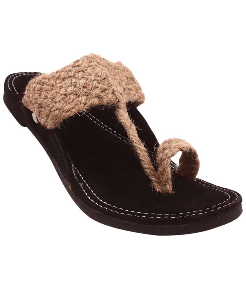 rajeraj Beige Men's Kolhapuris - Ethnic Shoes | Buy online on ZillyBuy