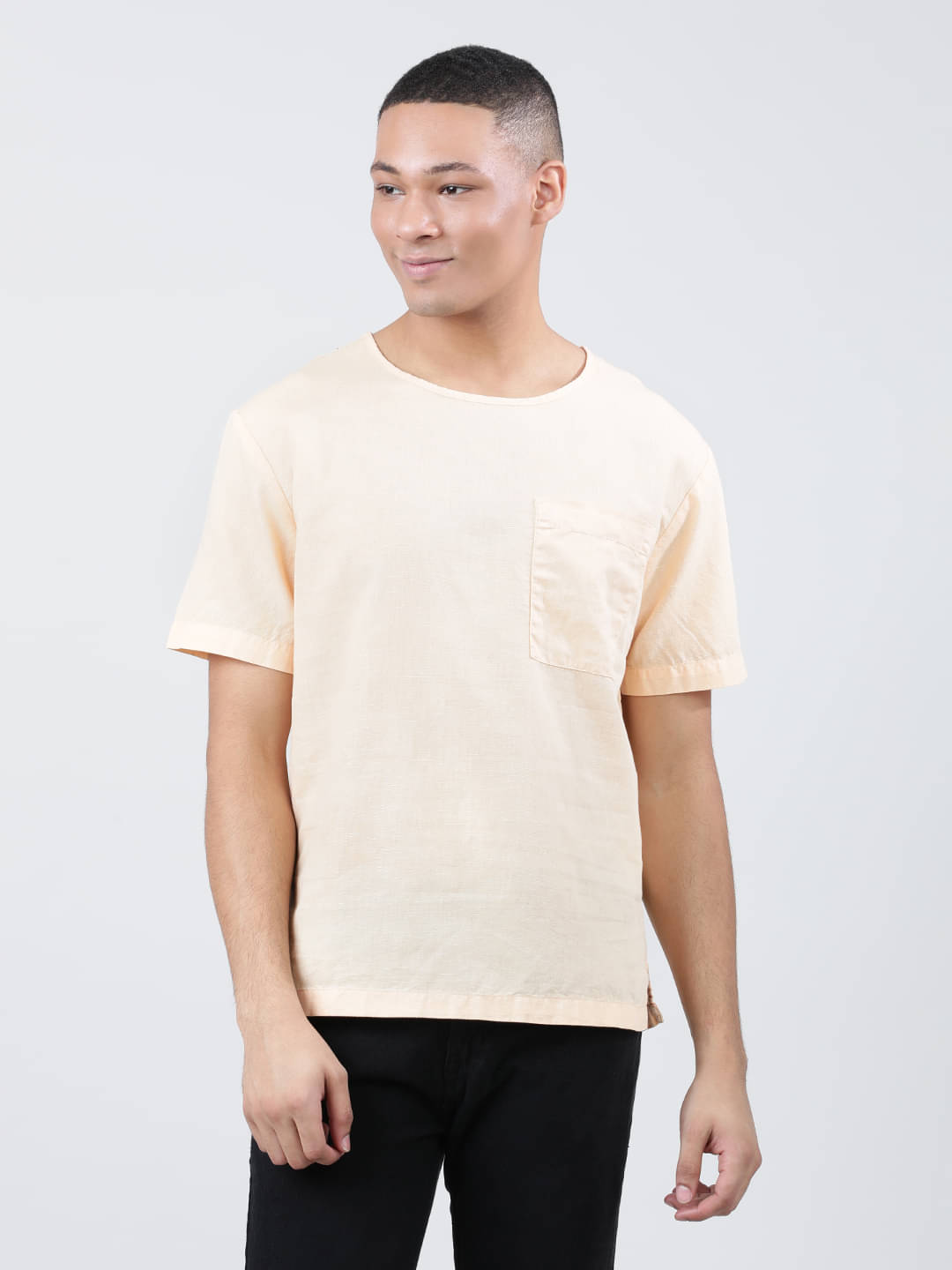 Bene Kleed Men Round Neck Pocket Detailing Cotton Linen Woven T-Shirt Bene Kleed Men Round Neck Pocket Detailing Cotton Linen Woven T-Shirt