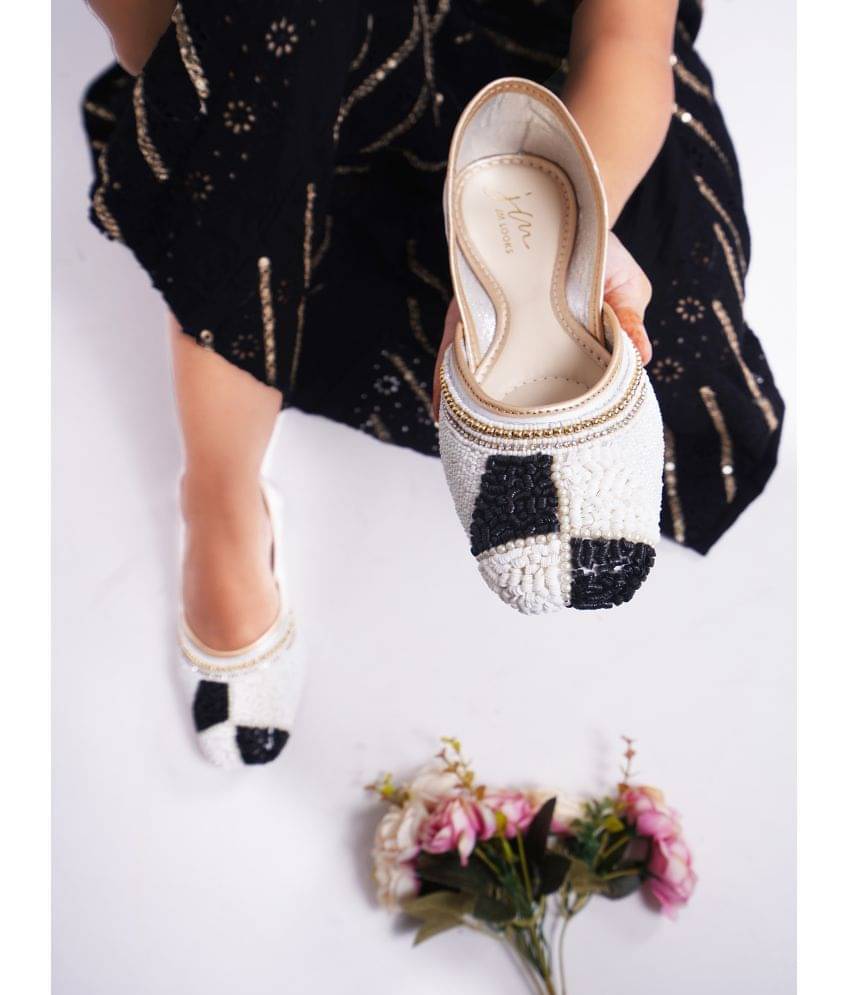     			JM Looks White Women's Casual Ballerinas