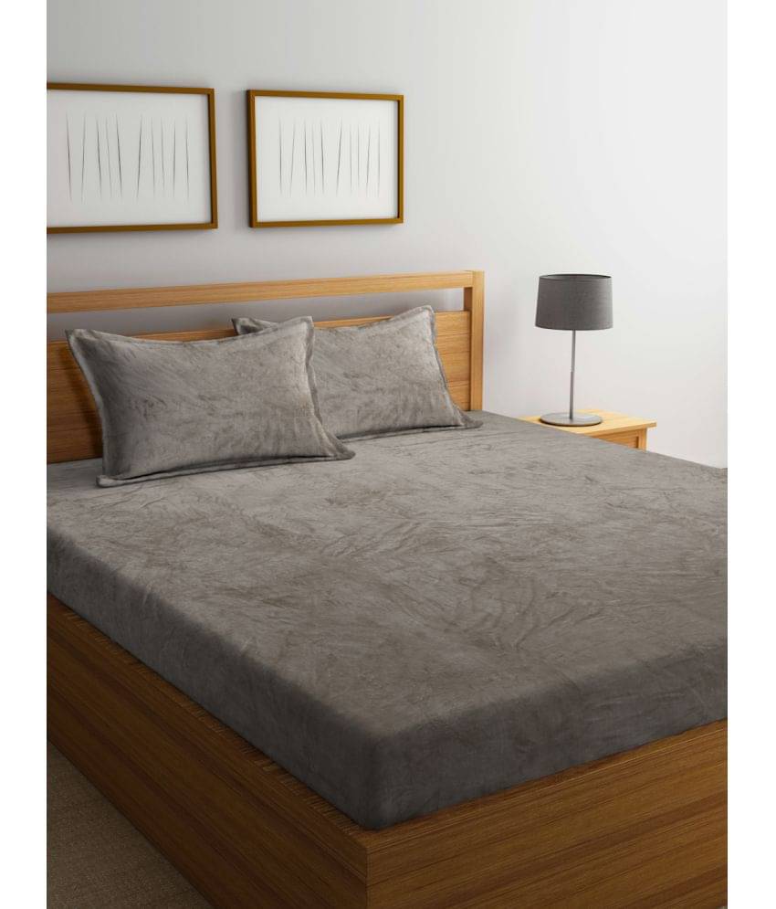     			Klotthe Woollen Solid 1 Double King Size Bedsheet with 2 Pillow Covers - Brown