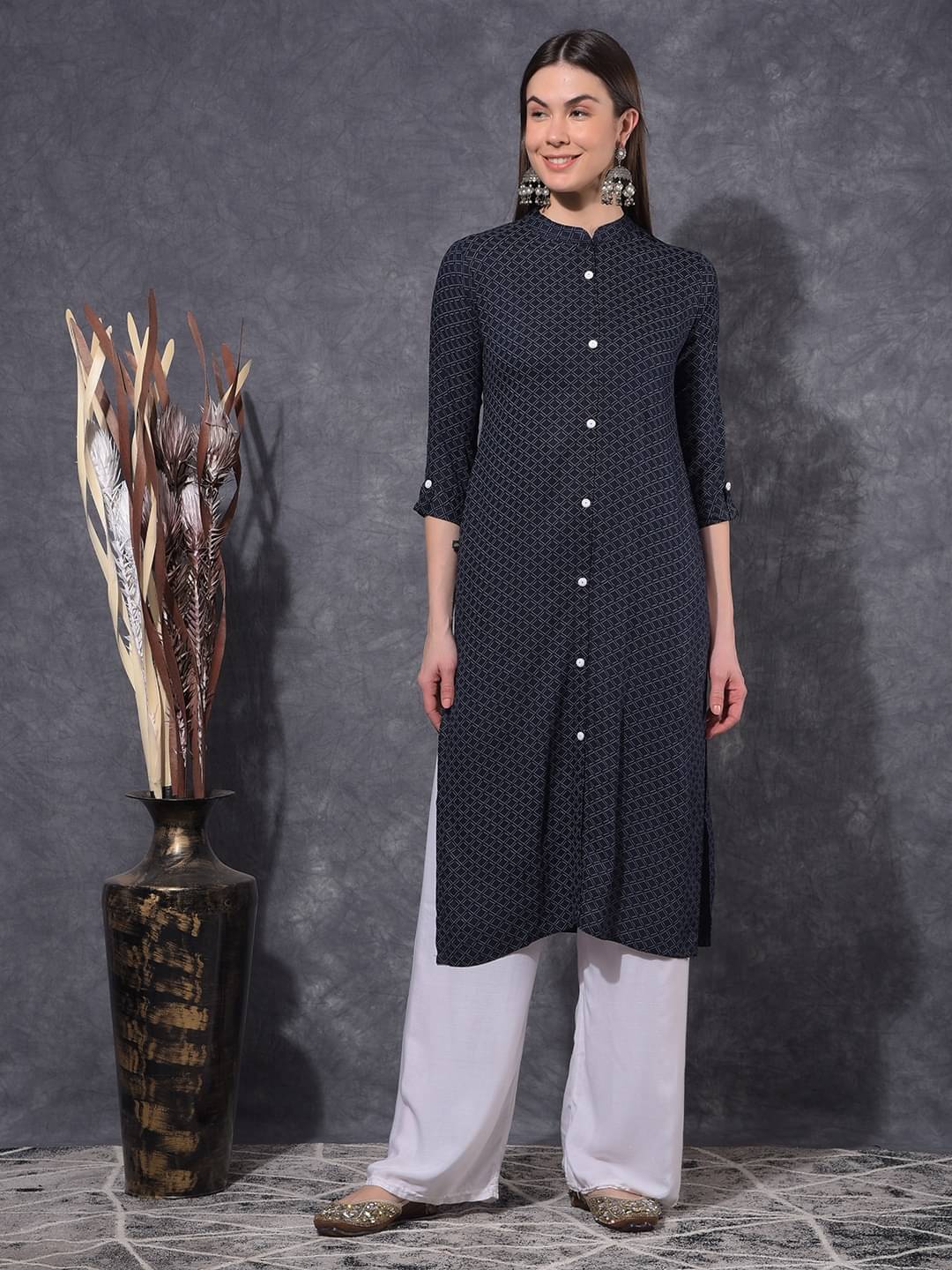 Mamoose Cotton Blend Self Design Straight Women's Kurti - Navy ( Pack of 1 ) Mamoose Cotton Blend Self Design Straight Women's Kurti - Navy ( Pack of 1 )