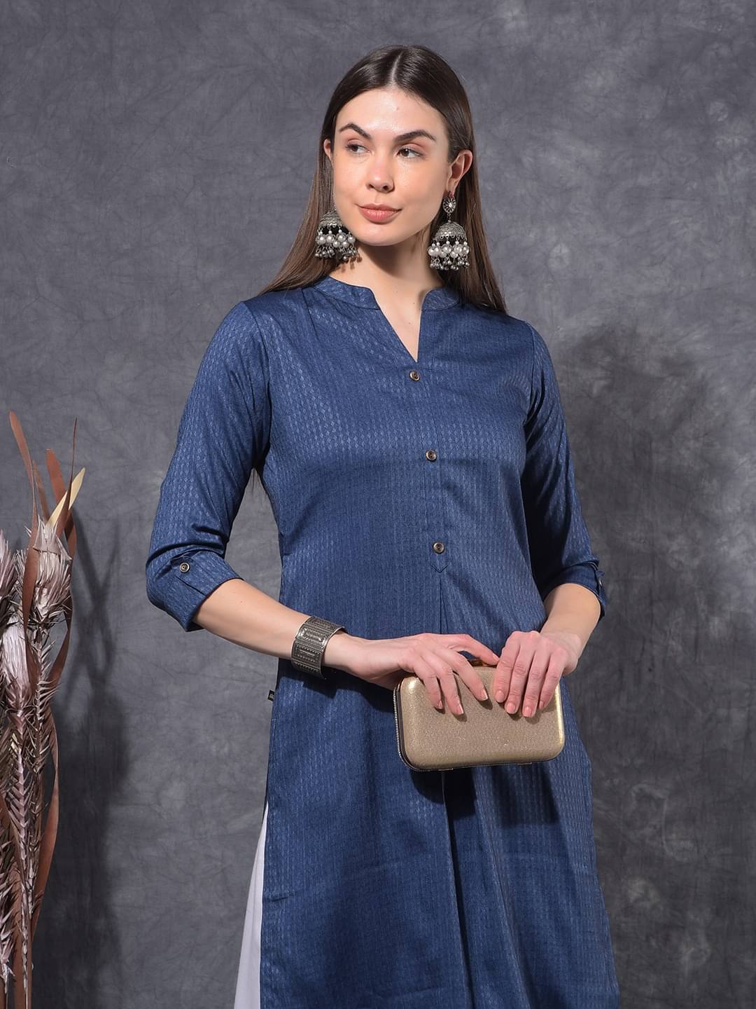 Mamoose Cotton Blend Self Design Straight Women's Kurti - Blue ( Pack of 1 ) Mamoose Cotton Blend Self Design Straight Women's Kurti - Blue ( Pack of 1 )