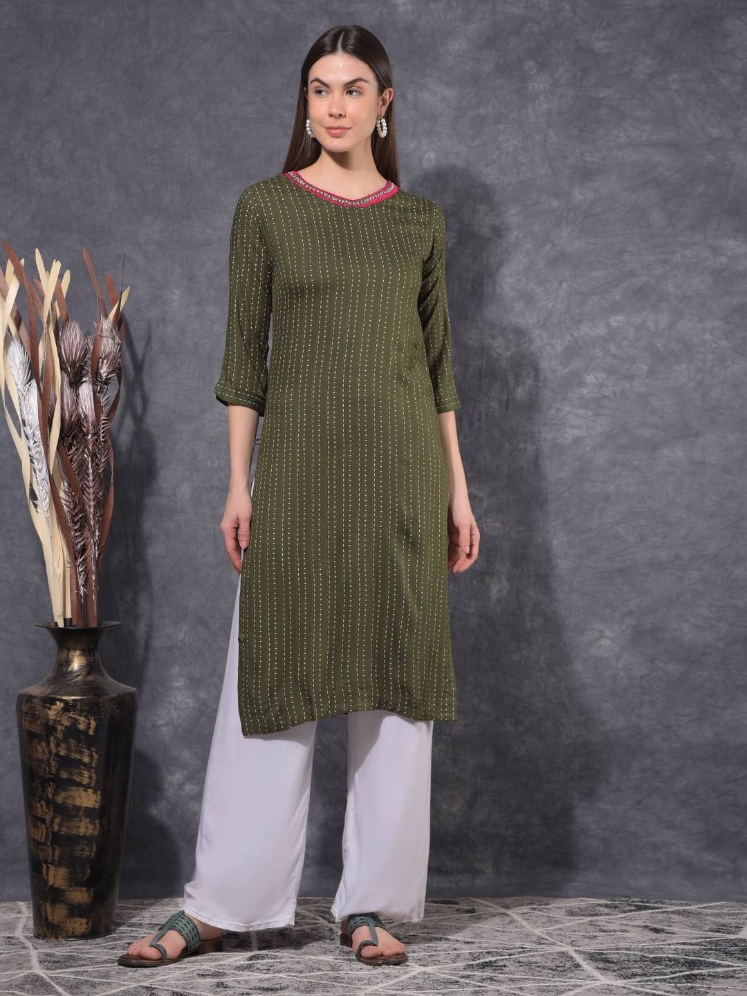     			Mamoose Cotton Blend Self Design Straight Women's Kurti - Green ( Pack of 1 )