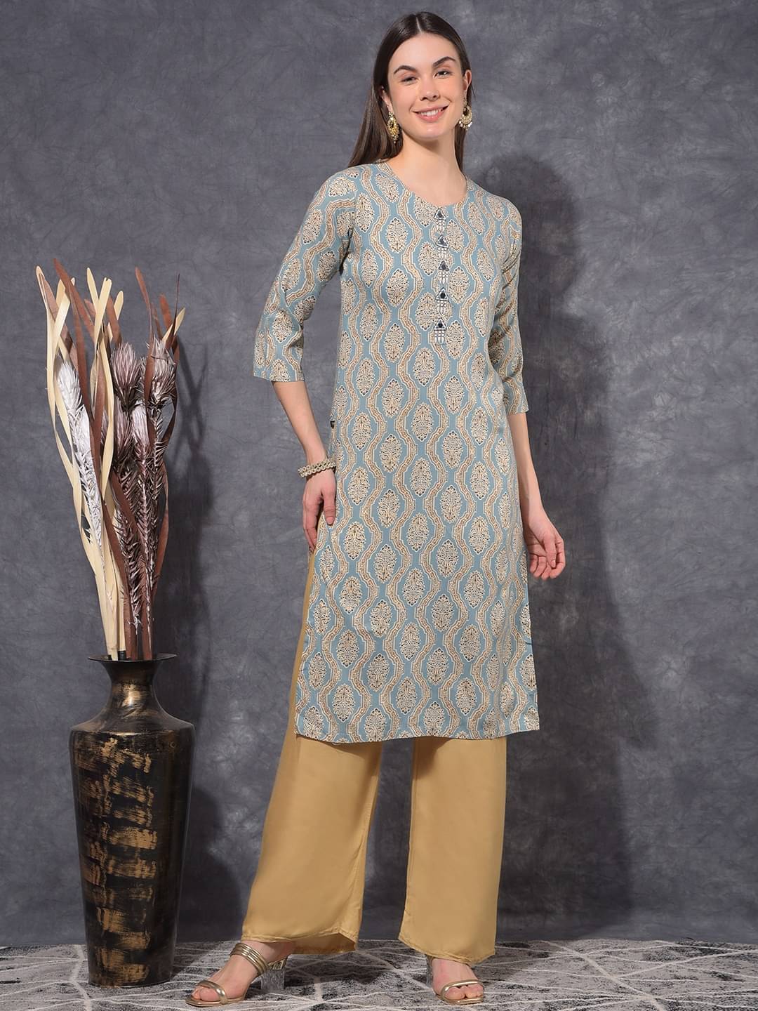 Mamoose Cotton Blend Self Design Straight Women's Kurti - Blue ( Pack of 1 )     			Mamoose Cotton Blend Self Design Straight Women's Kurti - Blue ( Pack of 1 )