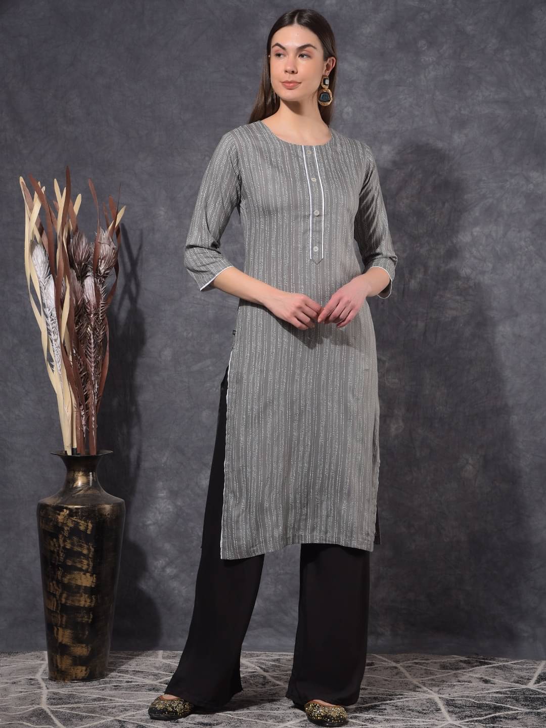     			Mamoose Cotton Blend Self Design Straight Women's Kurti - Grey ( Pack of 1 )
