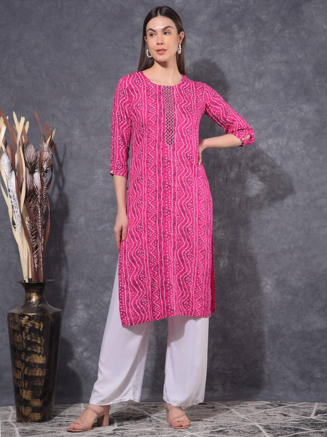     			Mamoose Cotton Blend Self Design Straight Women's Kurti - Pink ( Pack of 1 )