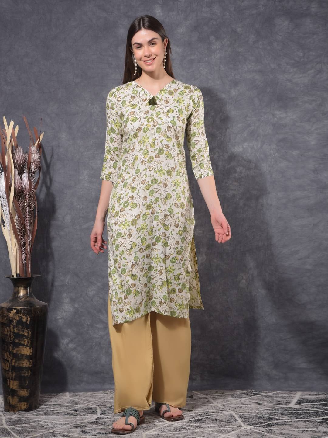 Mamoose Cotton Blend Self Design Straight Women's Kurti - Green ( Pack of 1 )     			Mamoose Cotton Blend Self Design Straight Women's Kurti - Green ( Pack of 1 )