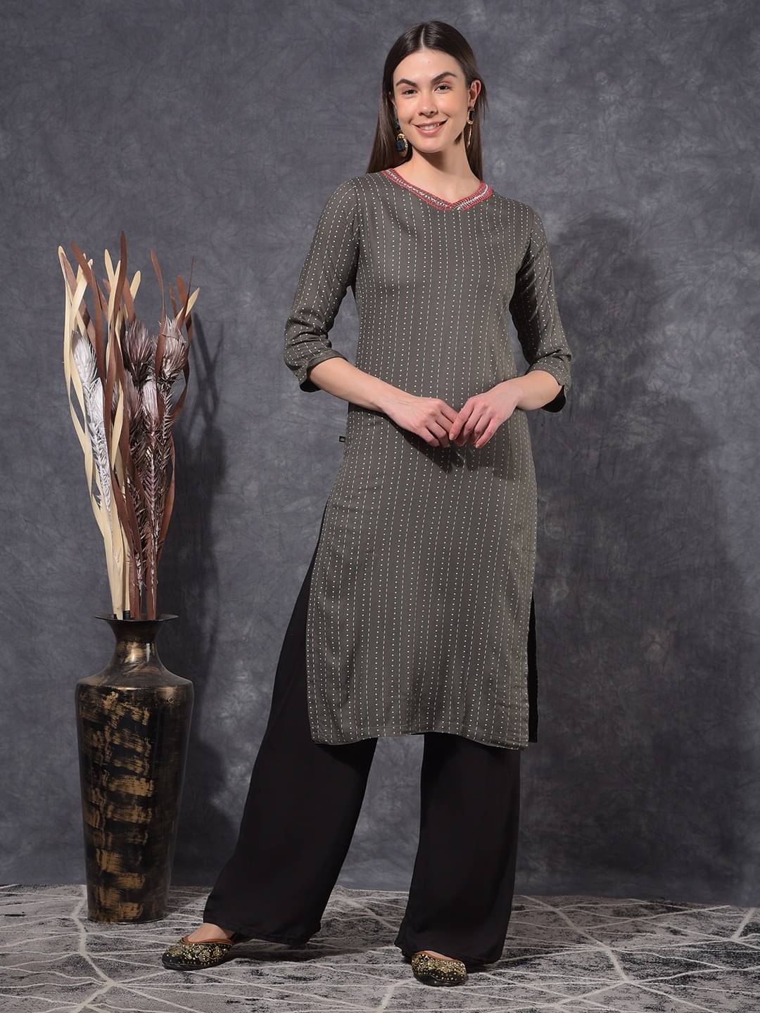     			Mamoose Cotton Blend Self Design Straight Women's Kurti - Grey ( Pack of 1 )