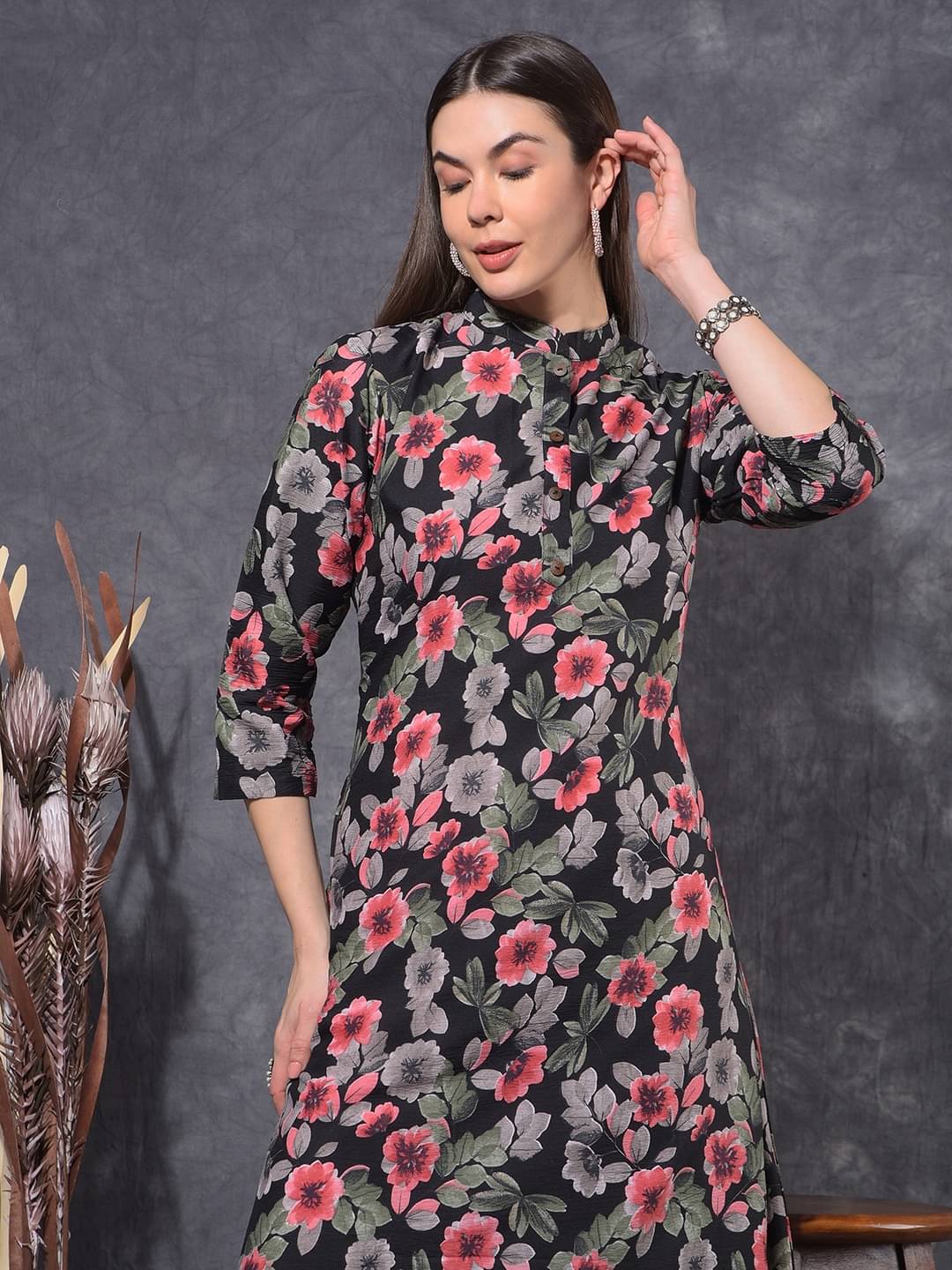     			Mamoose Rayon Self Design Straight Women's Kurti - Black ( Pack of 1 )