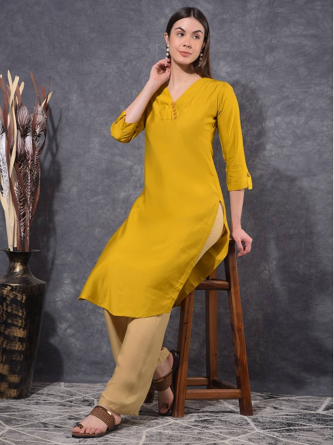 Mamoose Rayon Self Design Straight Women's Kurti - Yellow ( Pack of 1 ) Mamoose Rayon Self Design Straight Women's Kurti - Yellow ( Pack of 1 )