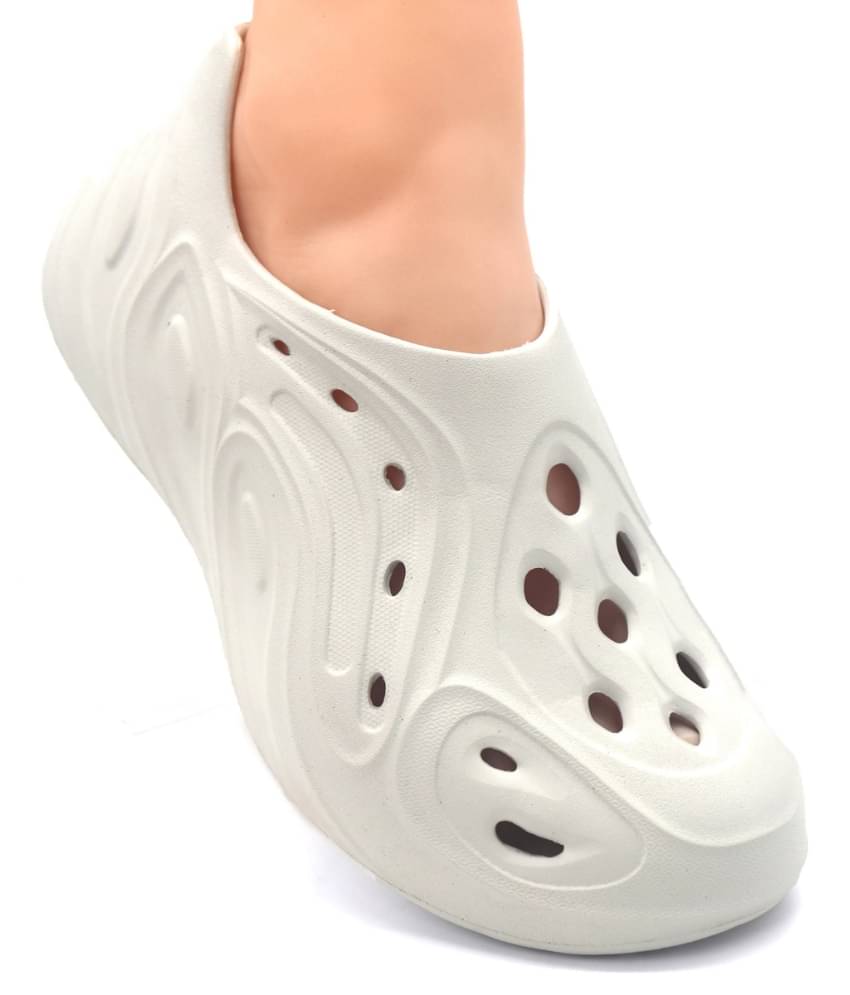 Svaar - Off White Men's Clogs     			Svaar - Off White Men's Clogs