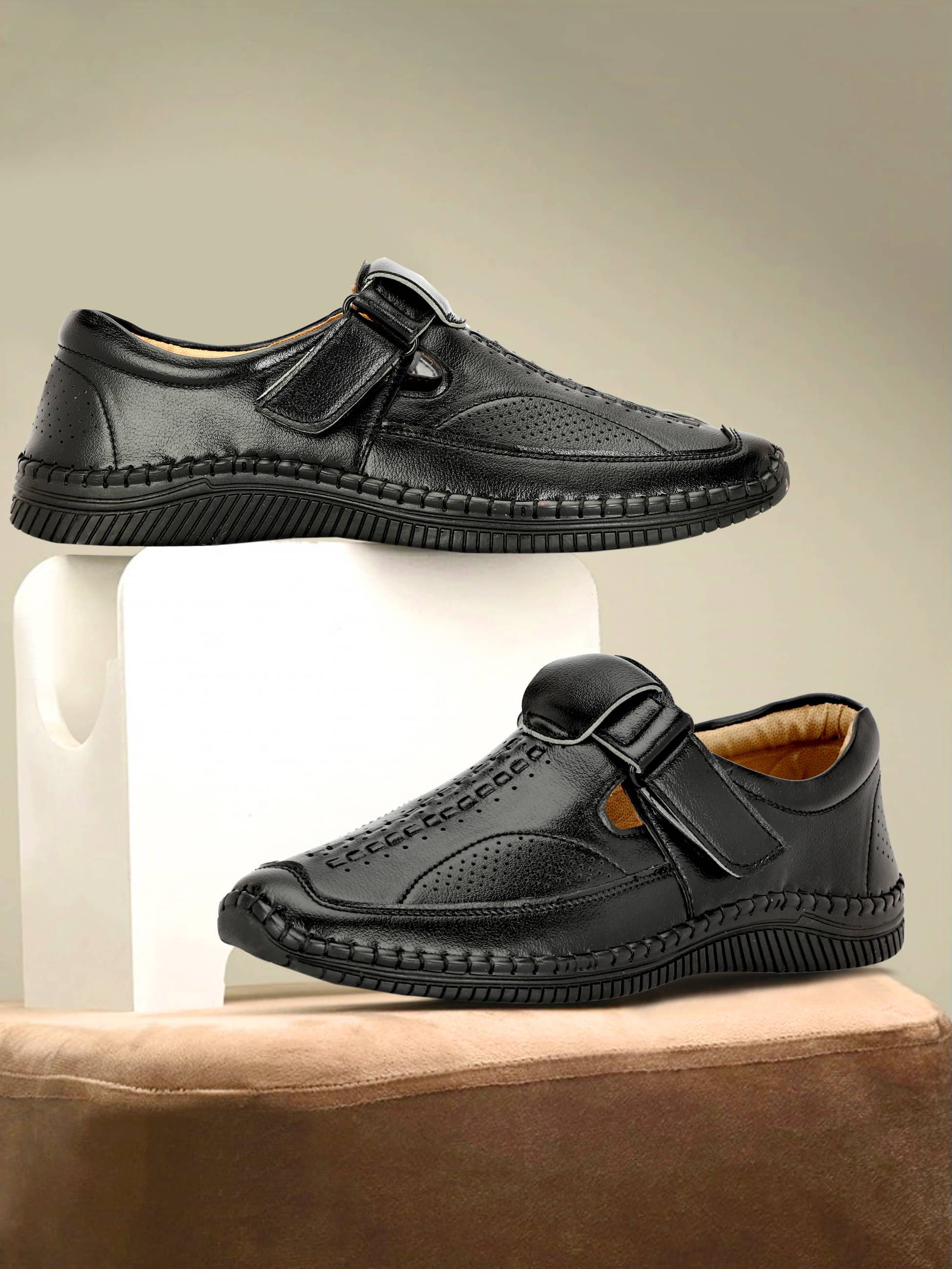     			Buxton - Black Men's Sandals