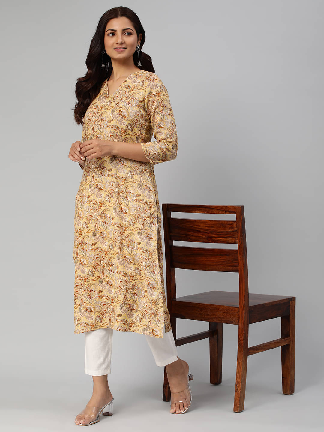 Aarrah Rayon Printed Straight Women's Kurti - Yellow ( Pack of 1 )     			Aarrah Rayon Printed Straight Women's Kurti - Yellow ( Pack of 1 )