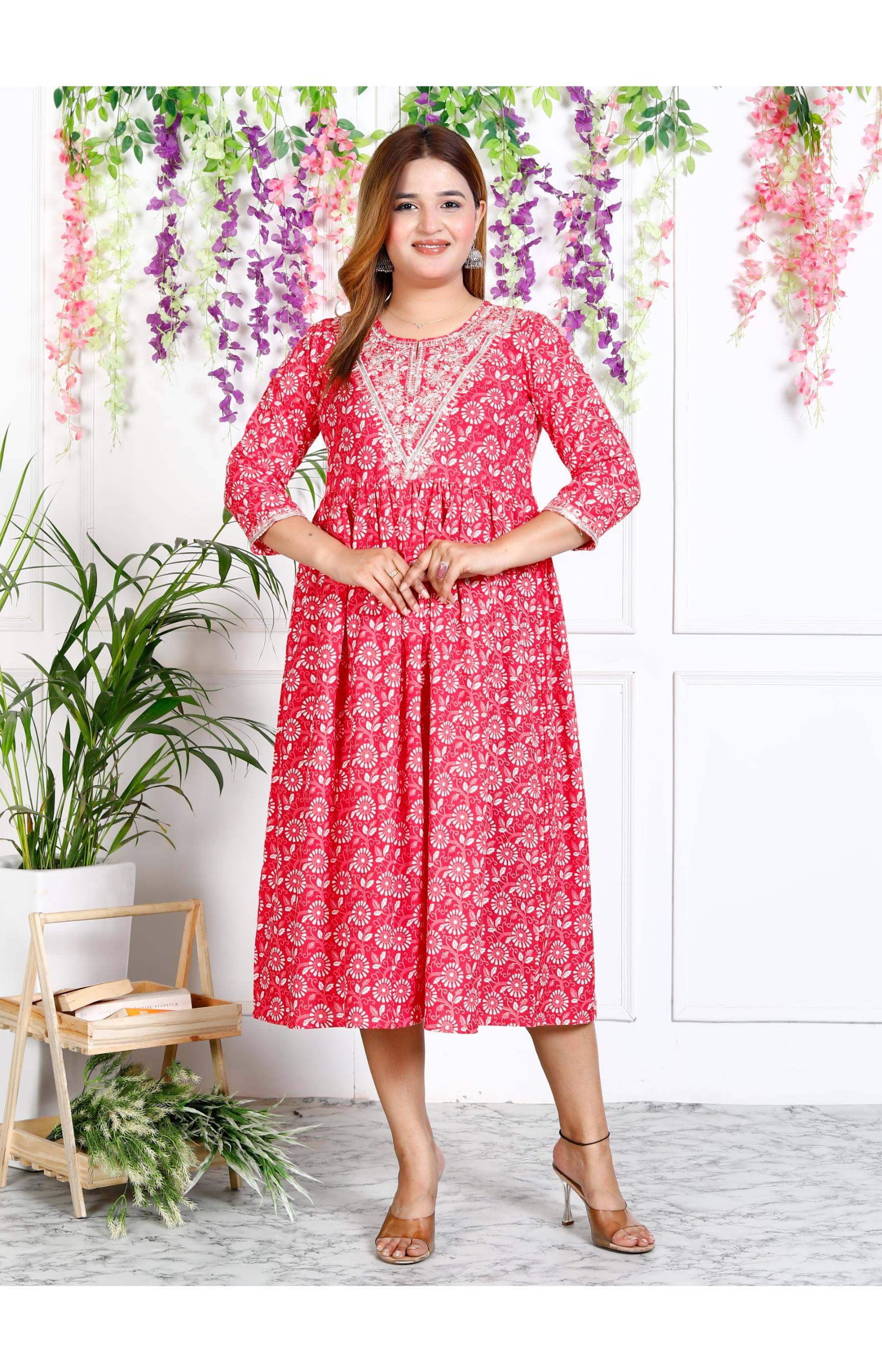 Vashineh Rayon Printed Anarkali Women's Kurti - Red ( Pack of 1 )     			Vashineh Rayon Printed Anarkali Women's Kurti - Red ( Pack of 1 )