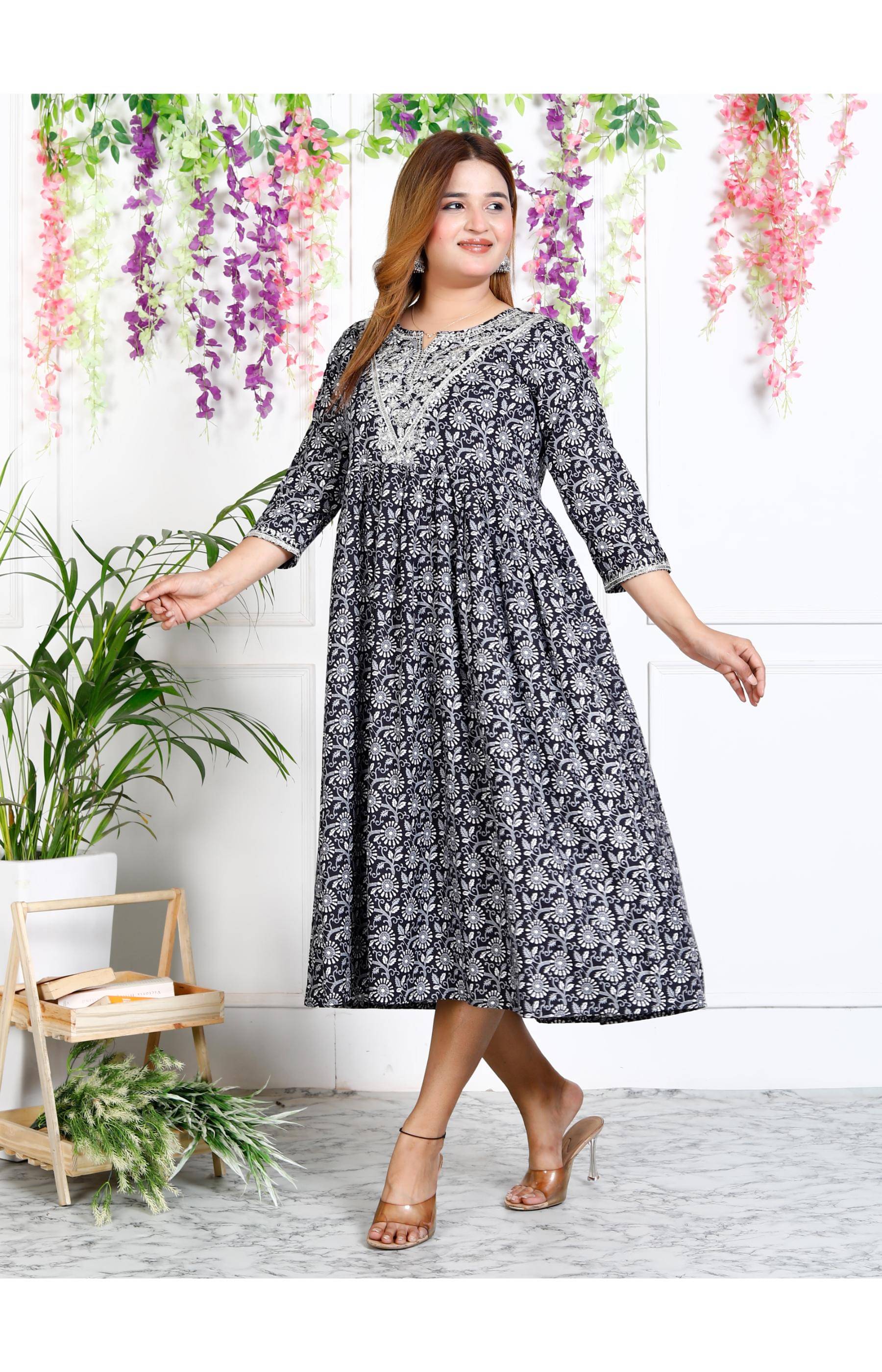     			Vashineh Rayon Printed Anarkali Women's Kurti - Black ( Pack of 1 )