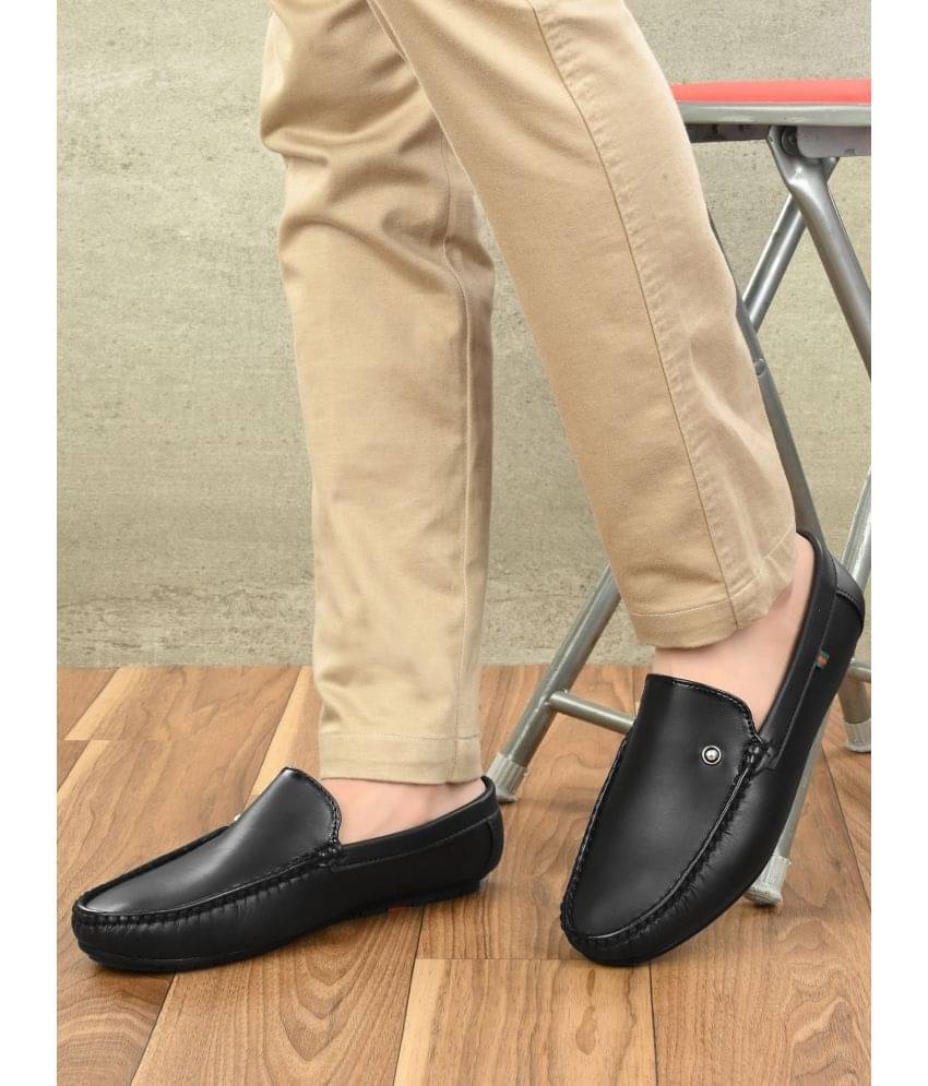     			Footloose Black Men's Slip on