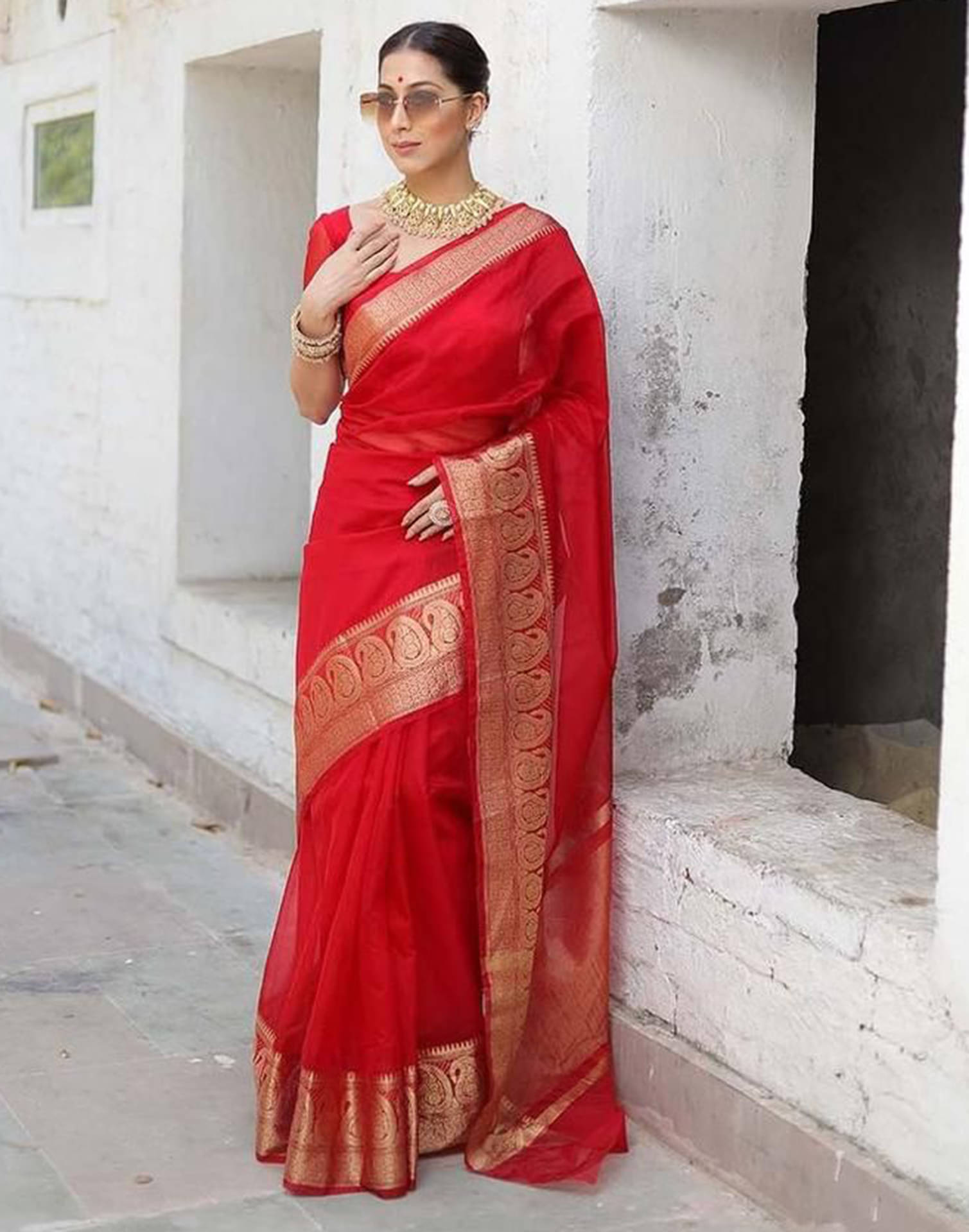 Samah Organza Self Design Saree With Unstitched Blouse Piece ( Red )     			Samah Organza Self Design Saree With Unstitched Blouse Piece ( Red )