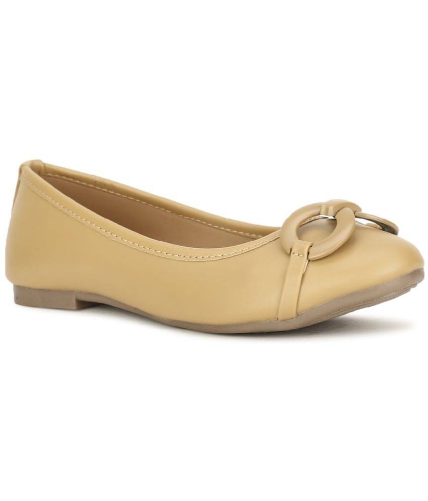     			Bata Tan Women's Casual Ballerinas