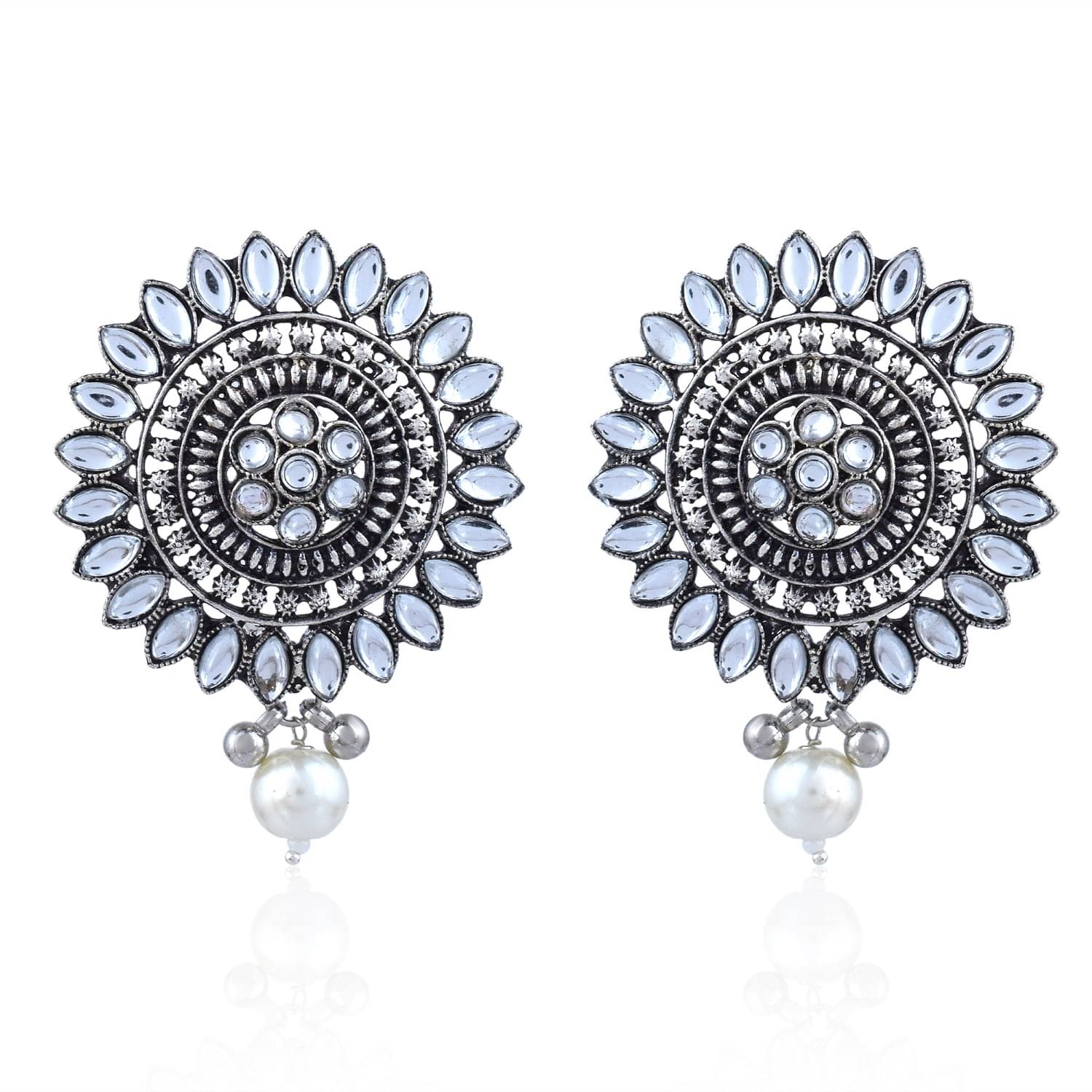     			ADMIER White Stud Earrings ( Pack of 1 )