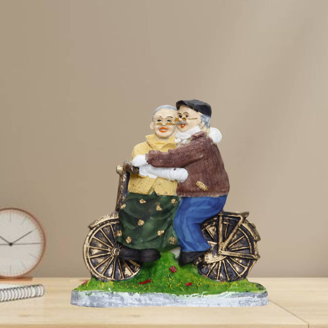 Miss Peach Couple & Human Figurine 17 cm - Pack of 1 Miss Peach Couple & Human Figurine 17 cm - Pack of 1