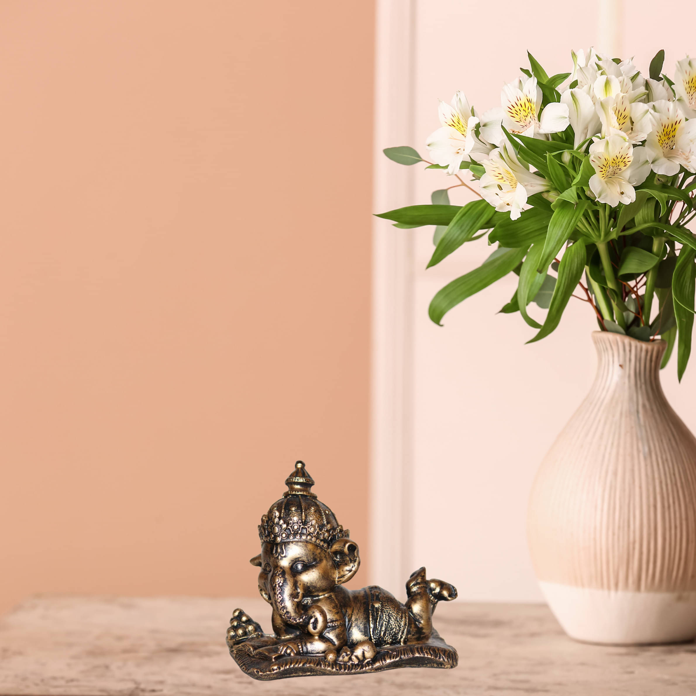 Miss Peach Handicraft & Artifact Showpiece 15.24 cm - Pack of 1 Miss Peach Handicraft & Artifact Showpiece 15.24 cm - Pack of 1