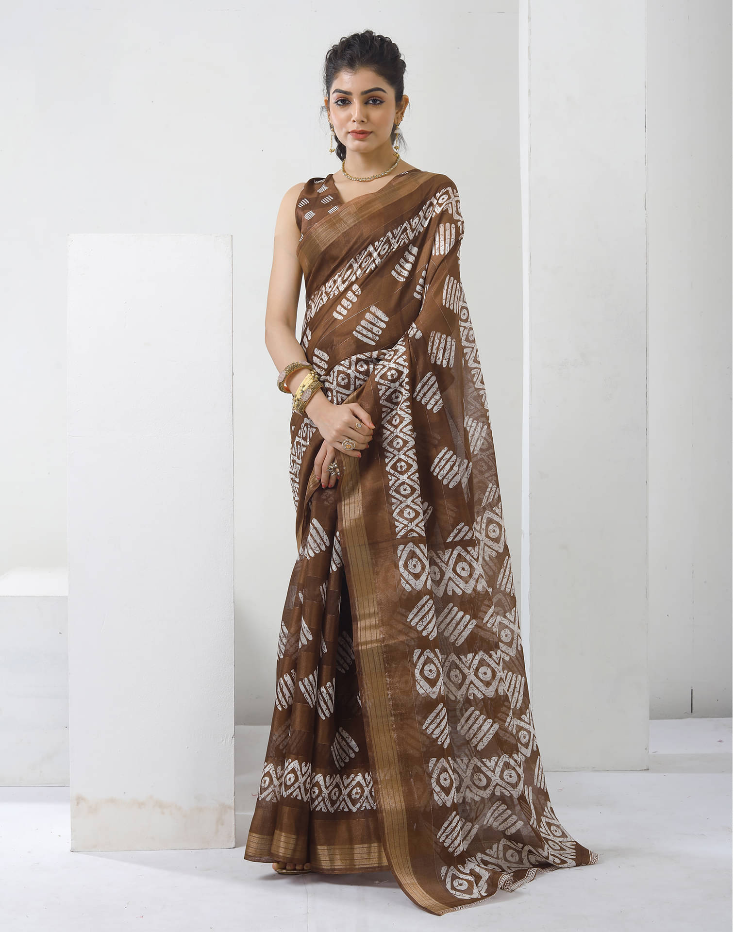 Samah Cotton Blend Printed Saree With Unstitched Blouse Piece ( Brown ) Samah Cotton Blend Printed Saree With Unstitched Blouse Piece ( Brown )