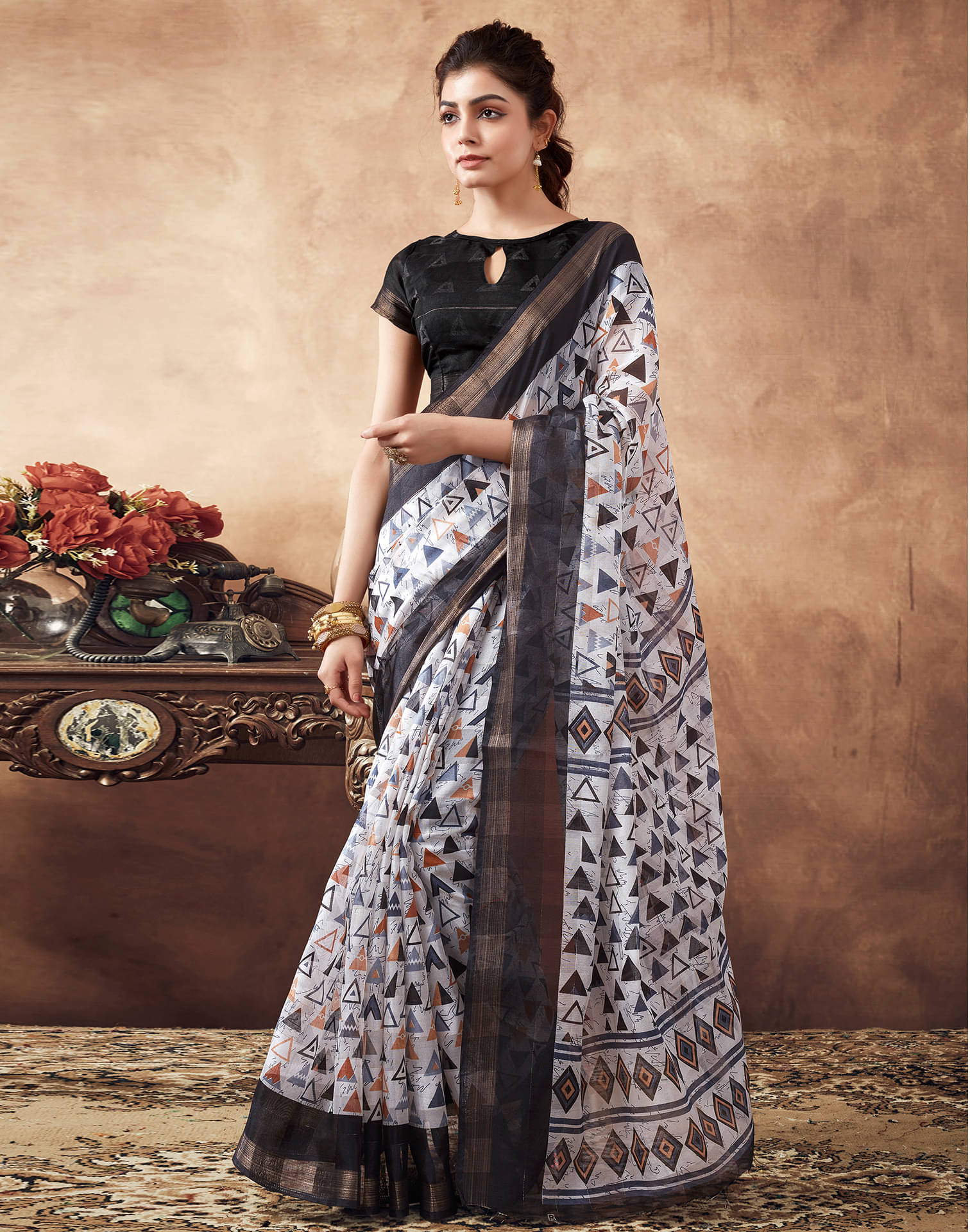 Samah Cotton Blend Printed Saree With Unstitched Blouse Piece ( Black ) Samah Cotton Blend Printed Saree With Unstitched Blouse Piece ( Black )