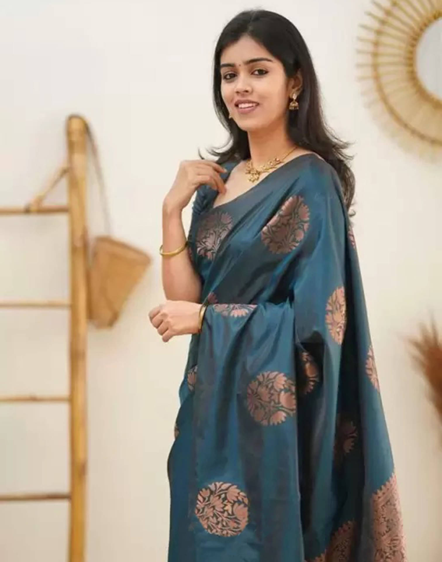     			Samah Silk Blend Self Design Saree With Unstitched Blouse Piece ( Teal )