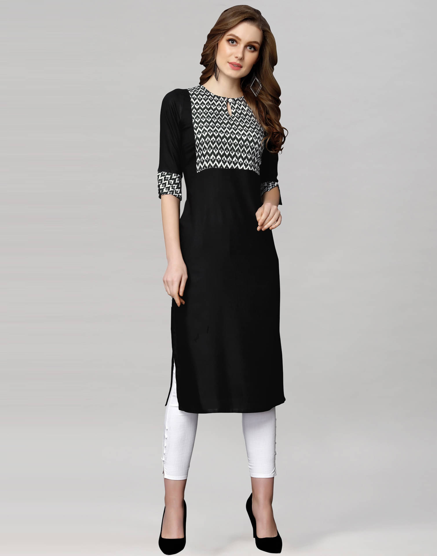 Skylee Rayon Printed A-line Women's Kurti - Black ( Pack of 1 ) Skylee Rayon Printed A-line Women's Kurti - Black ( Pack of 1 )