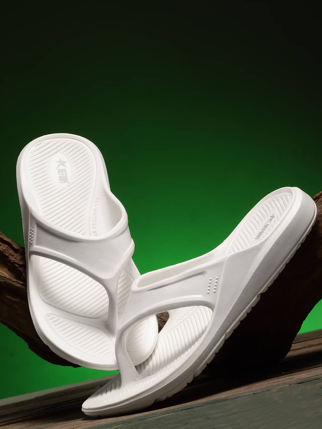     			REFOAM White Men's Daily Slipper