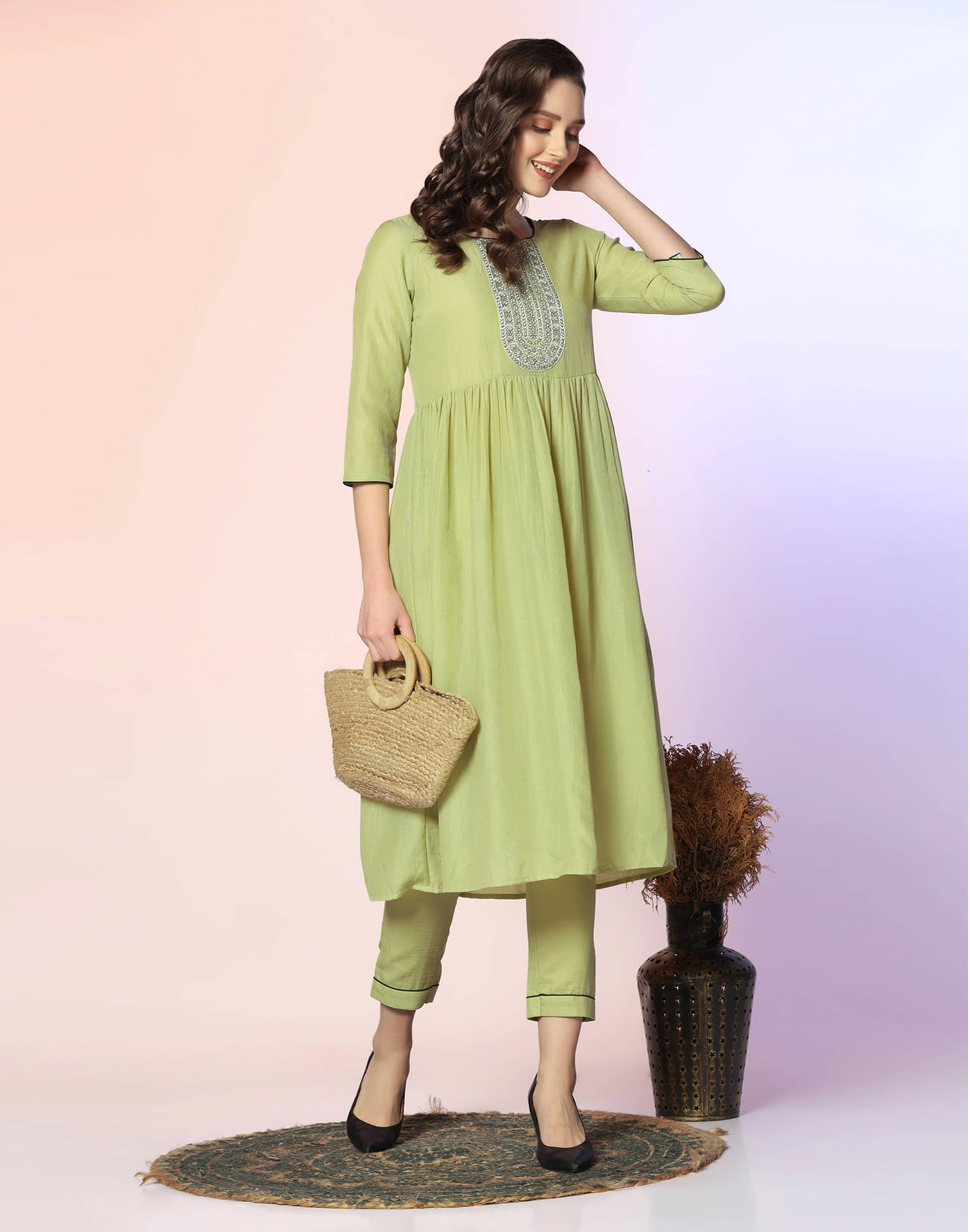 Skylee Chiffon Embroidered Kurti With Pants Women's Stitched Salwar Suit - Green ( Pack of 1 ) Skylee Chiffon Embroidered Kurti With Pants Women's Stitched Salwar Suit - Green ( Pack of 1 )