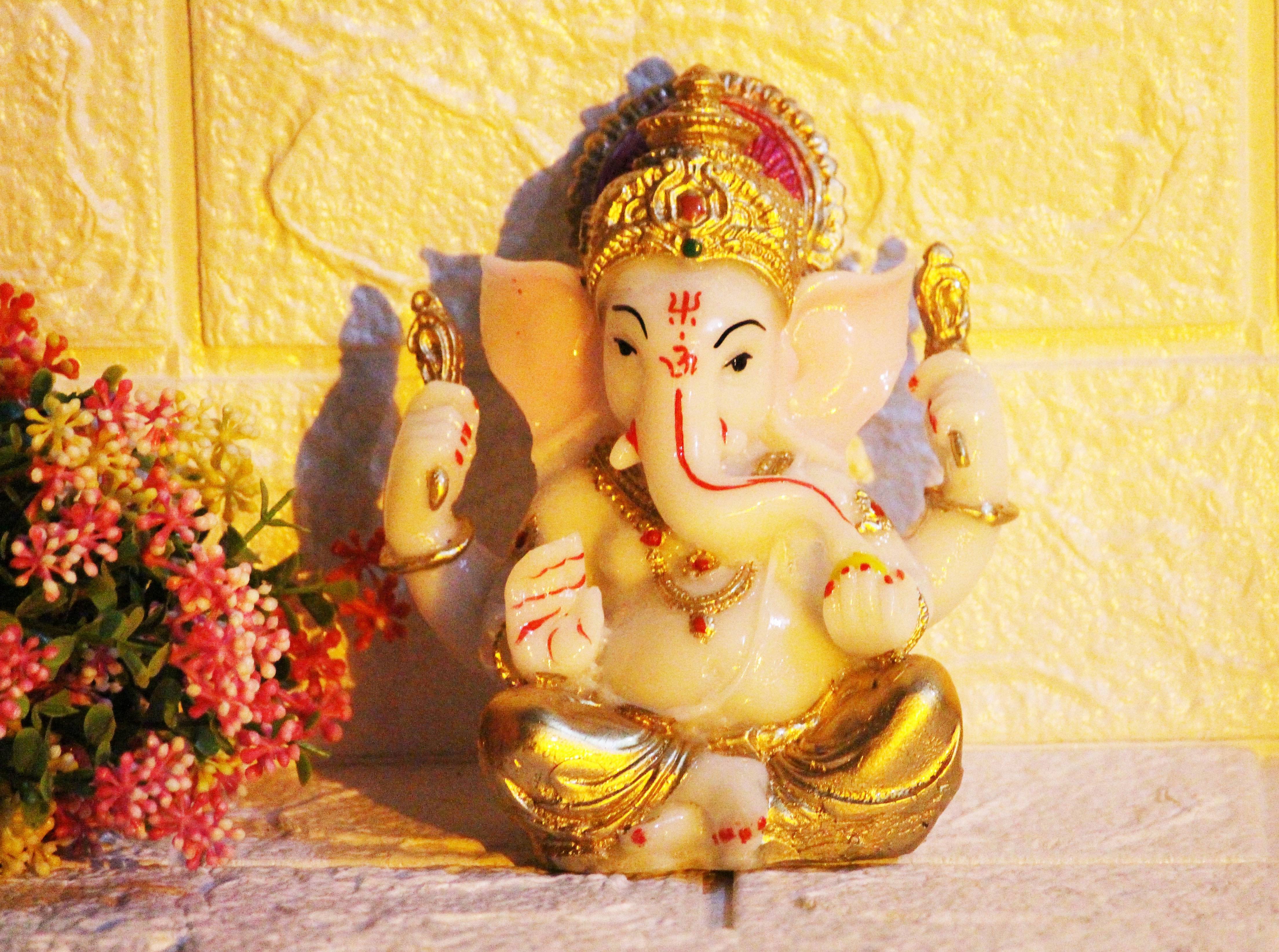     			BECKON VENTURE Palm Ganesha Showpiece 16.6 cm - Pack of 1