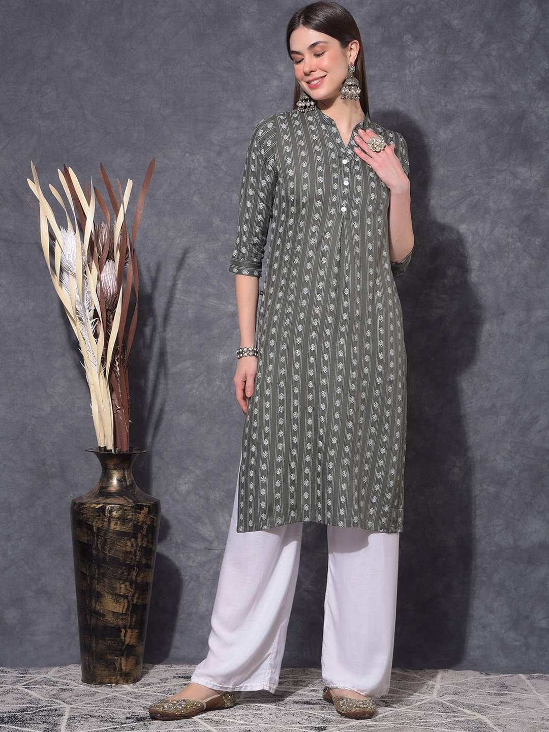 Mamoose Rayon Printed Straight Women's Kurti - Grey ( Pack of 1 ) Mamoose Rayon Printed Straight Women's Kurti - Grey ( Pack of 1 )
