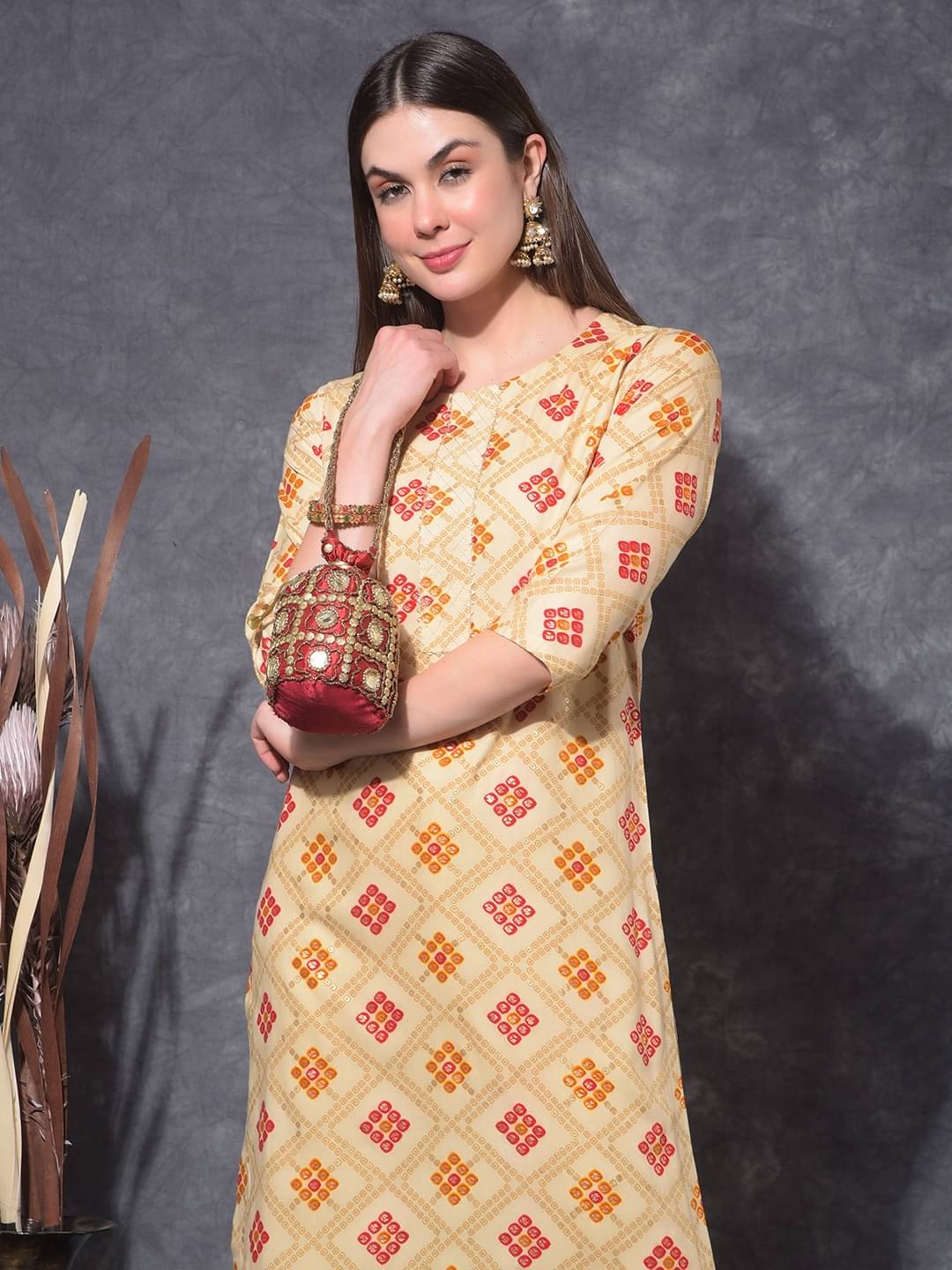     			Mamoose Rayon Self Design Straight Women's Kurti - Cream ( Pack of 1 )