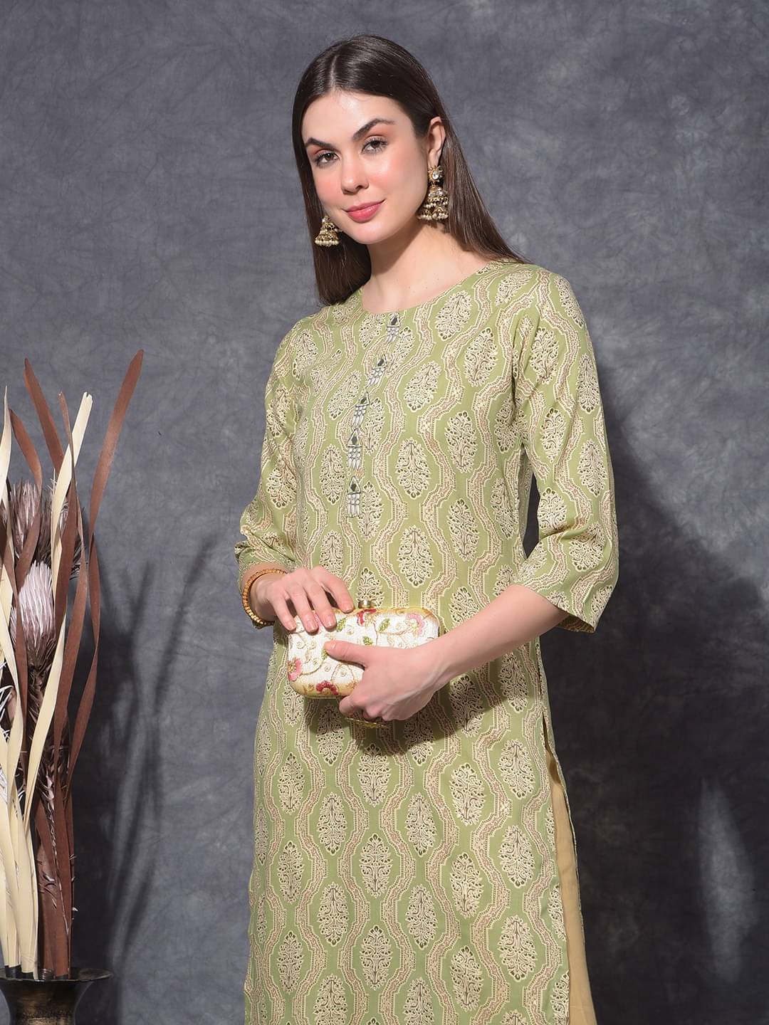 Mamoose Rayon Self Design Straight Women's Kurti - Green ( Pack of 1 ) Mamoose Rayon Self Design Straight Women's Kurti - Green ( Pack of 1 )