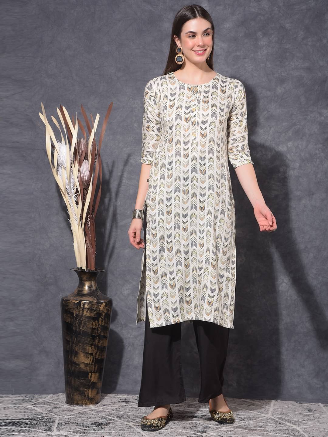     			Mamoose Rayon Self Design Straight Women's Kurti - Grey ( Pack of 1 )