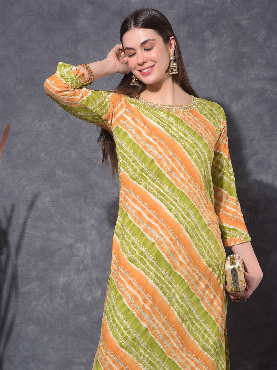 Mamoose Rayon Striped Straight Women's Kurti - Green ( Pack of 1 )     			Mamoose Rayon Striped Straight Women's Kurti - Green ( Pack of 1 )