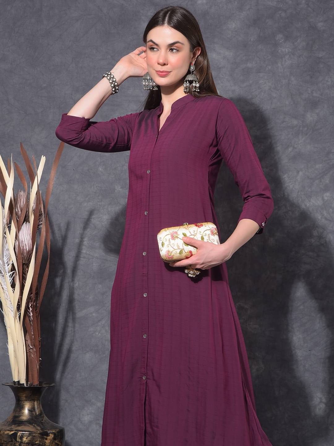     			Mamoose Viscose Solid Straight Women's Kurti - Wine ( Pack of 1 )