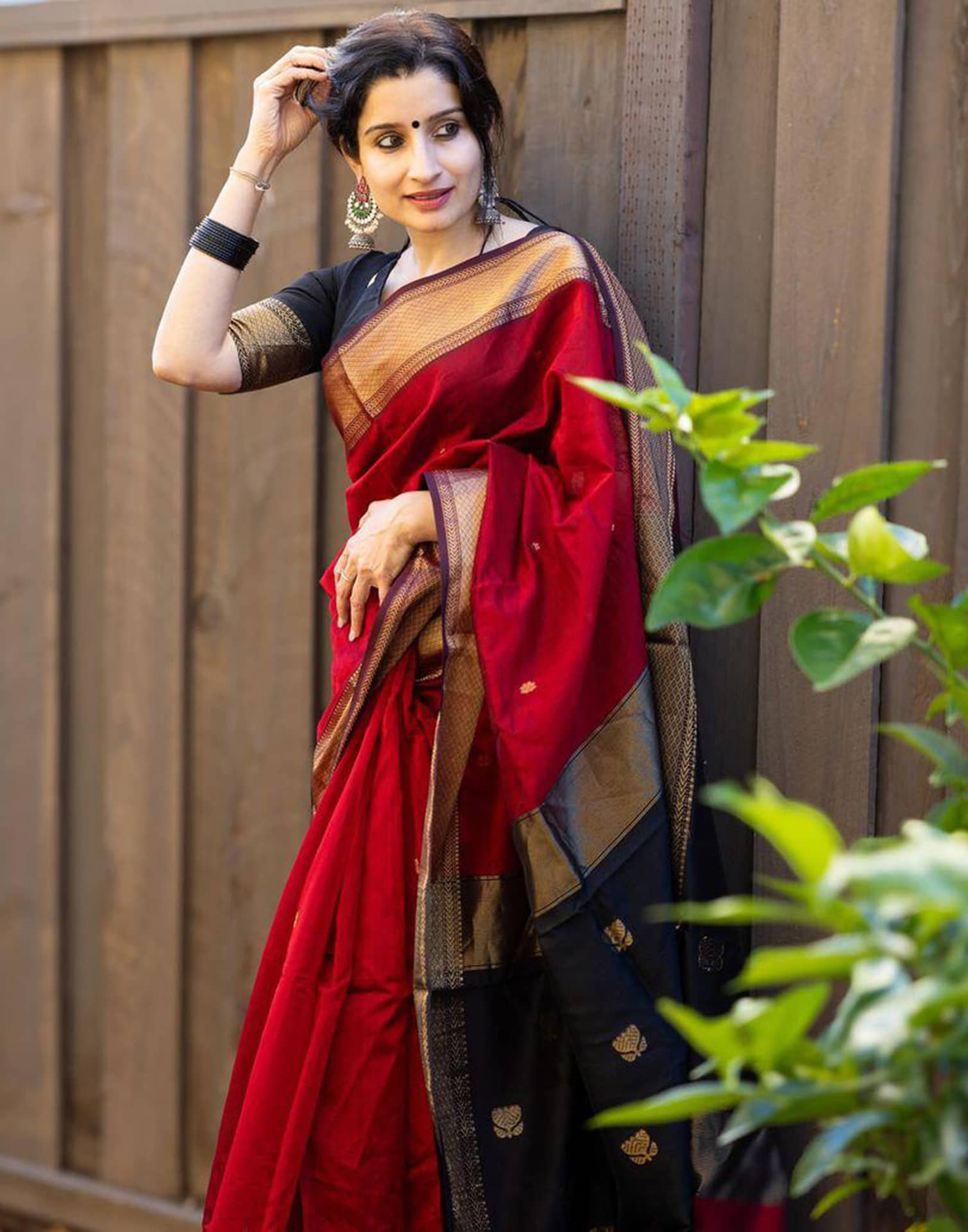 Samah Cotton Blend Self Design Saree With Unstitched Blouse Piece ( Red ) - Sarees | Buy online on ZillyBuy