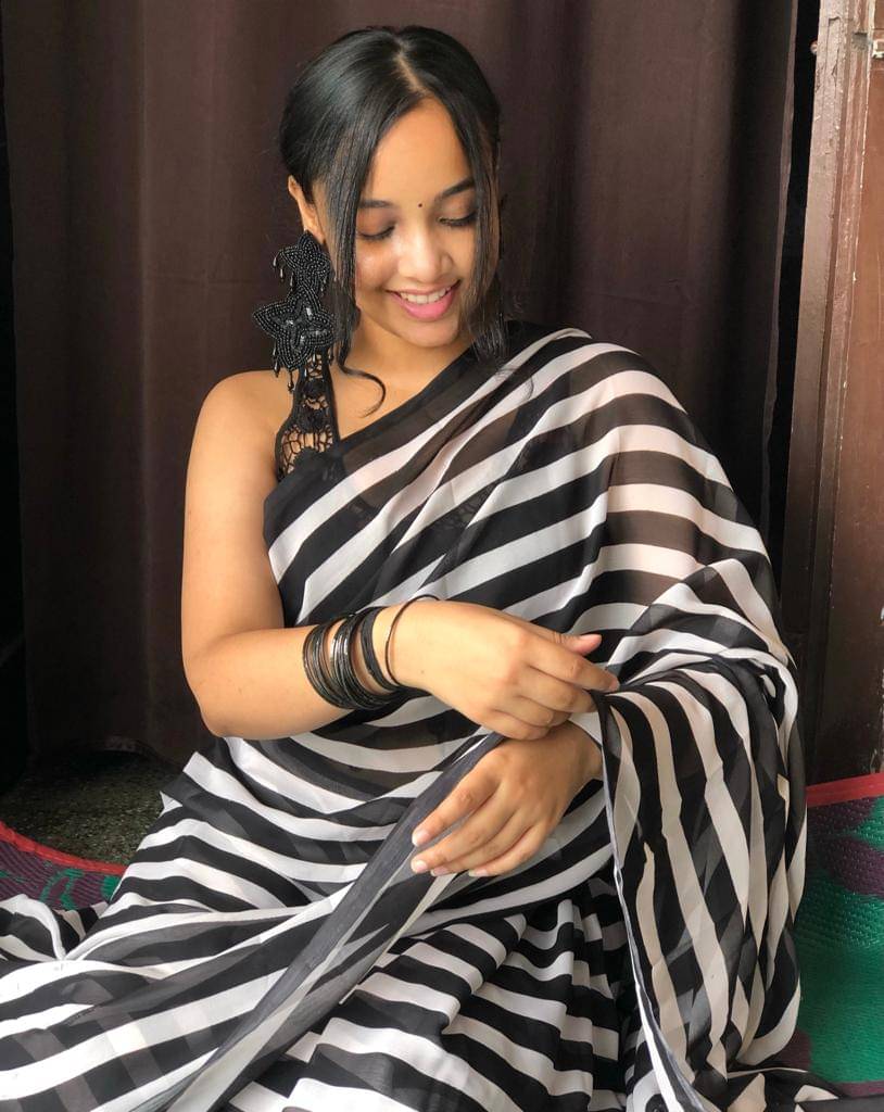 ANAND SAREES Georgette Printed Saree With Unstitched Blouse Piece ( Black )     			ANAND SAREES Georgette Printed Saree With Unstitched Blouse Piece ( Black )