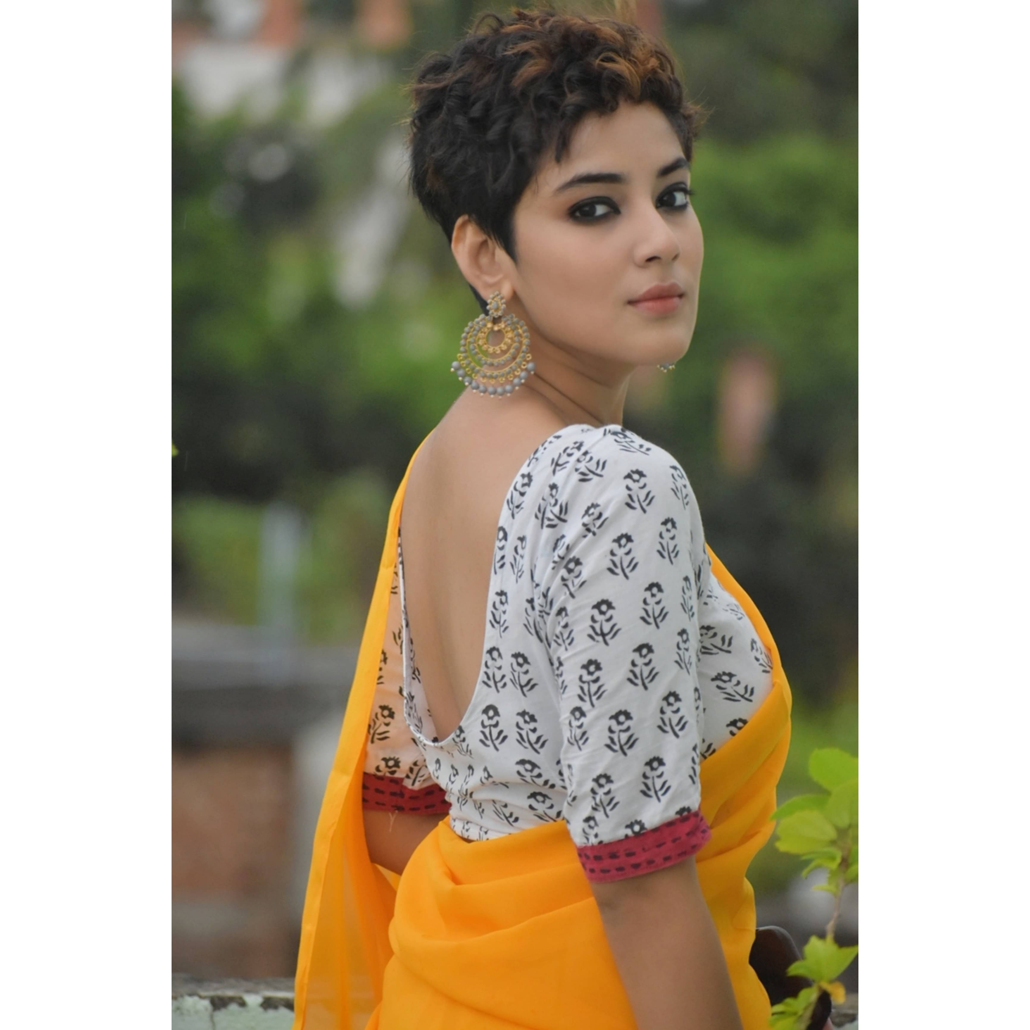     			ANAND SAREES Georgette Solid Saree With Unstitched Blouse Piece ( Yellow )