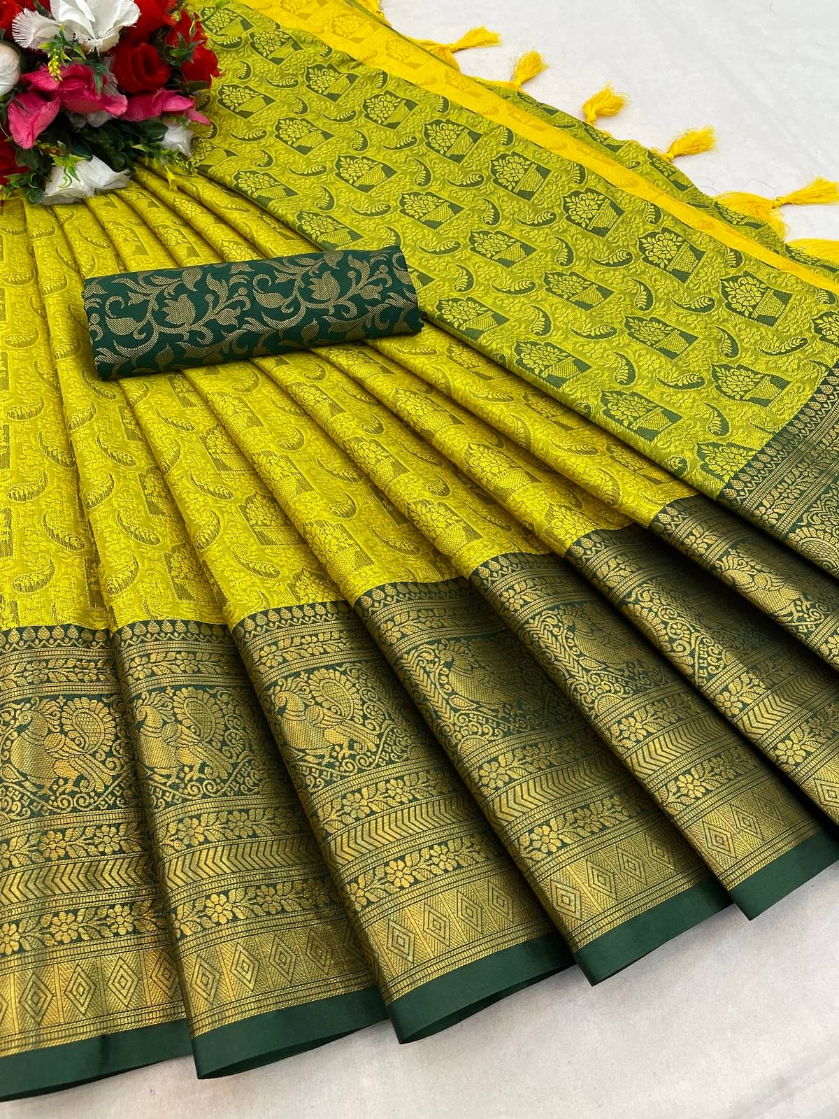     			JULEE Art Silk Embellished Saree With Unstitched Blouse Piece ( Lime Green1 )